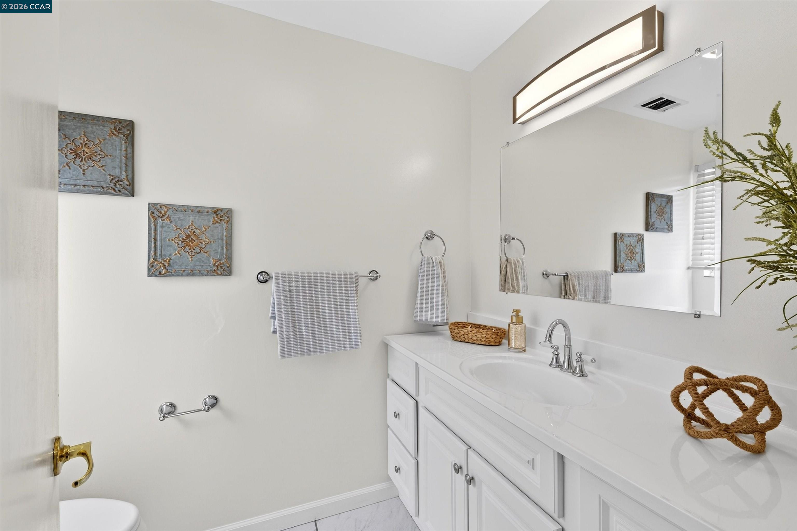 Detail Gallery Image 12 of 30 For 15274 Laverne Dr, San Leandro,  CA 94579 - 3 Beds | 2 Baths