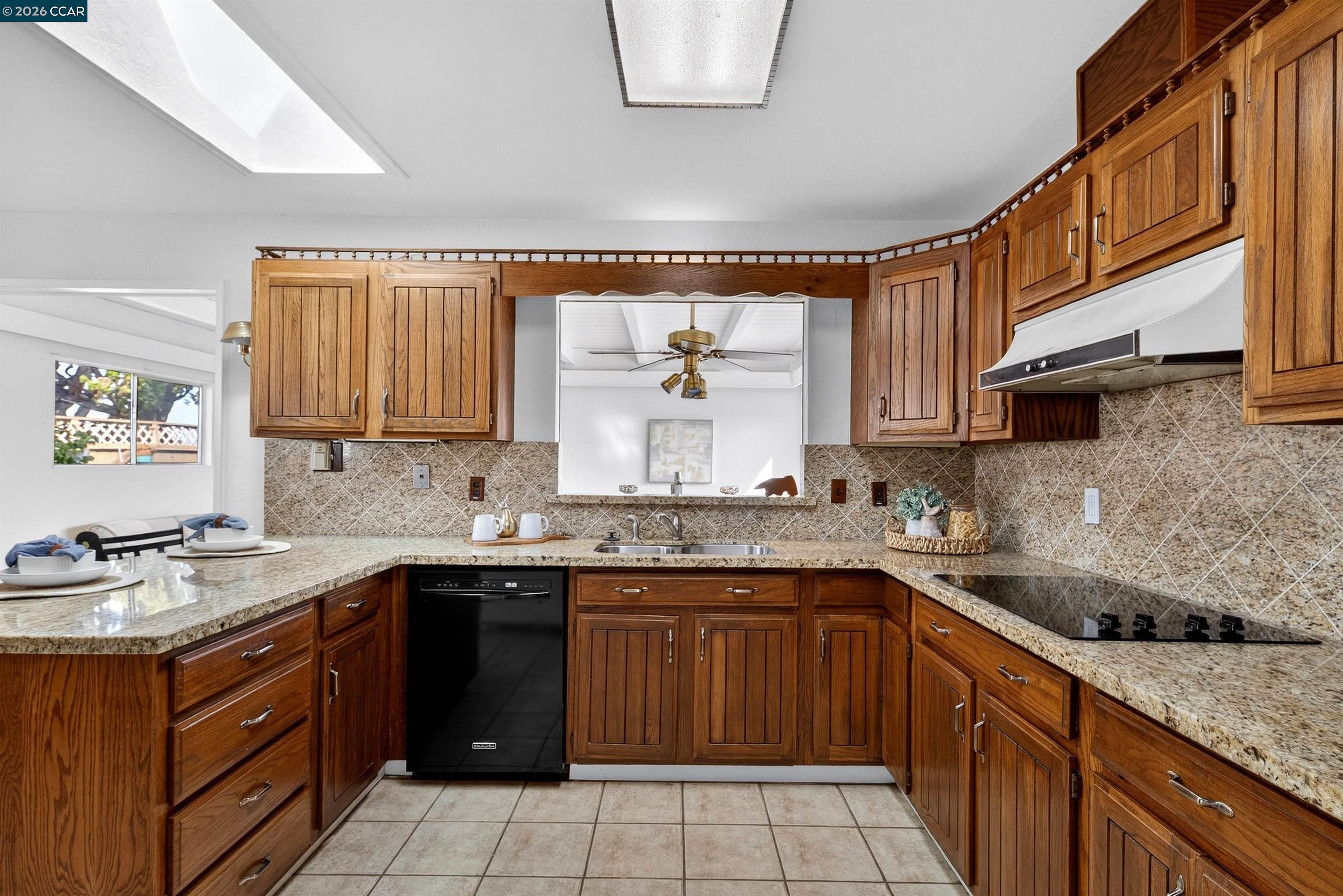 Detail Gallery Image 23 of 30 For 15274 Laverne Dr, San Leandro,  CA 94579 - 3 Beds | 2 Baths