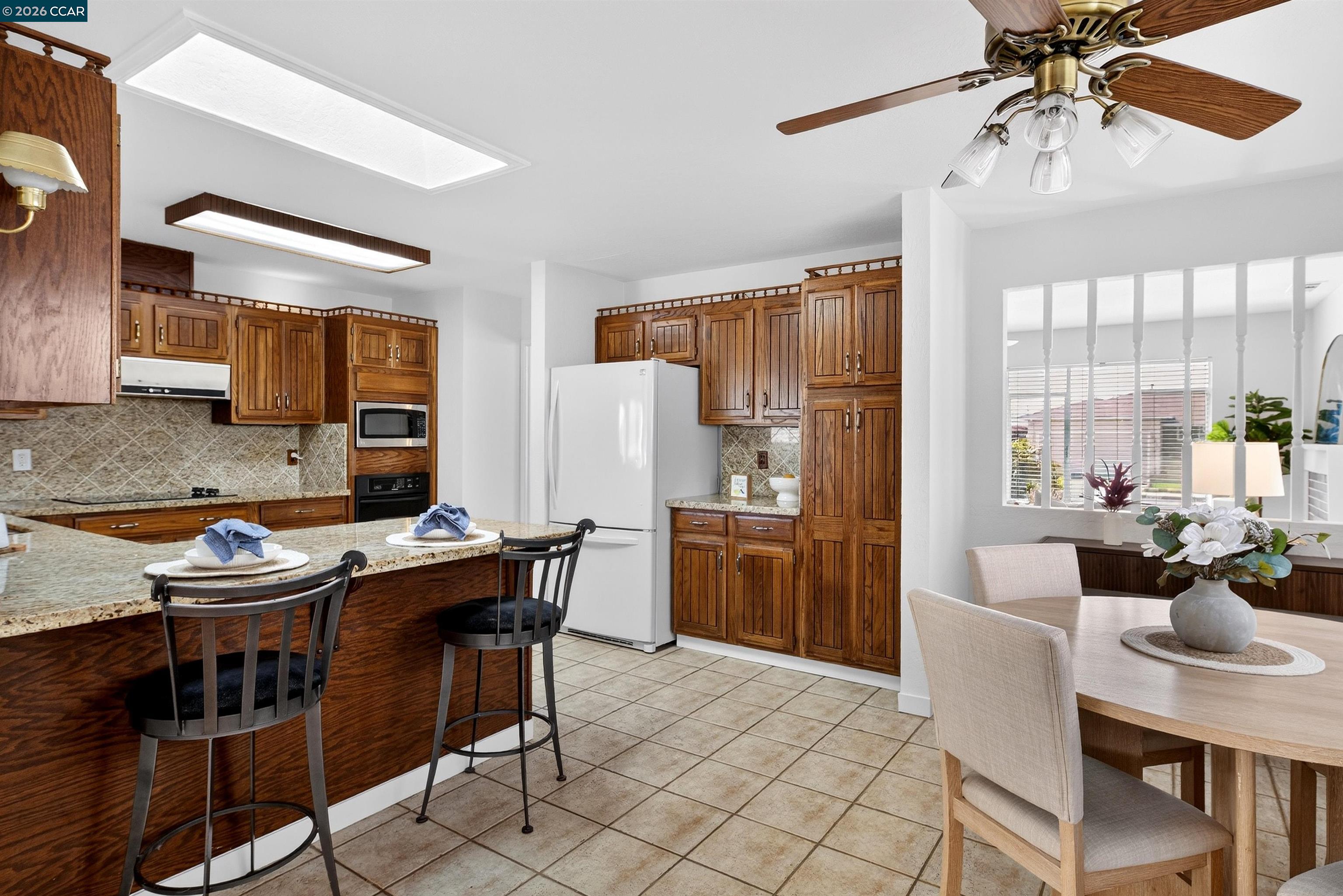 Detail Gallery Image 5 of 30 For 15274 Laverne Dr, San Leandro,  CA 94579 - 3 Beds | 2 Baths