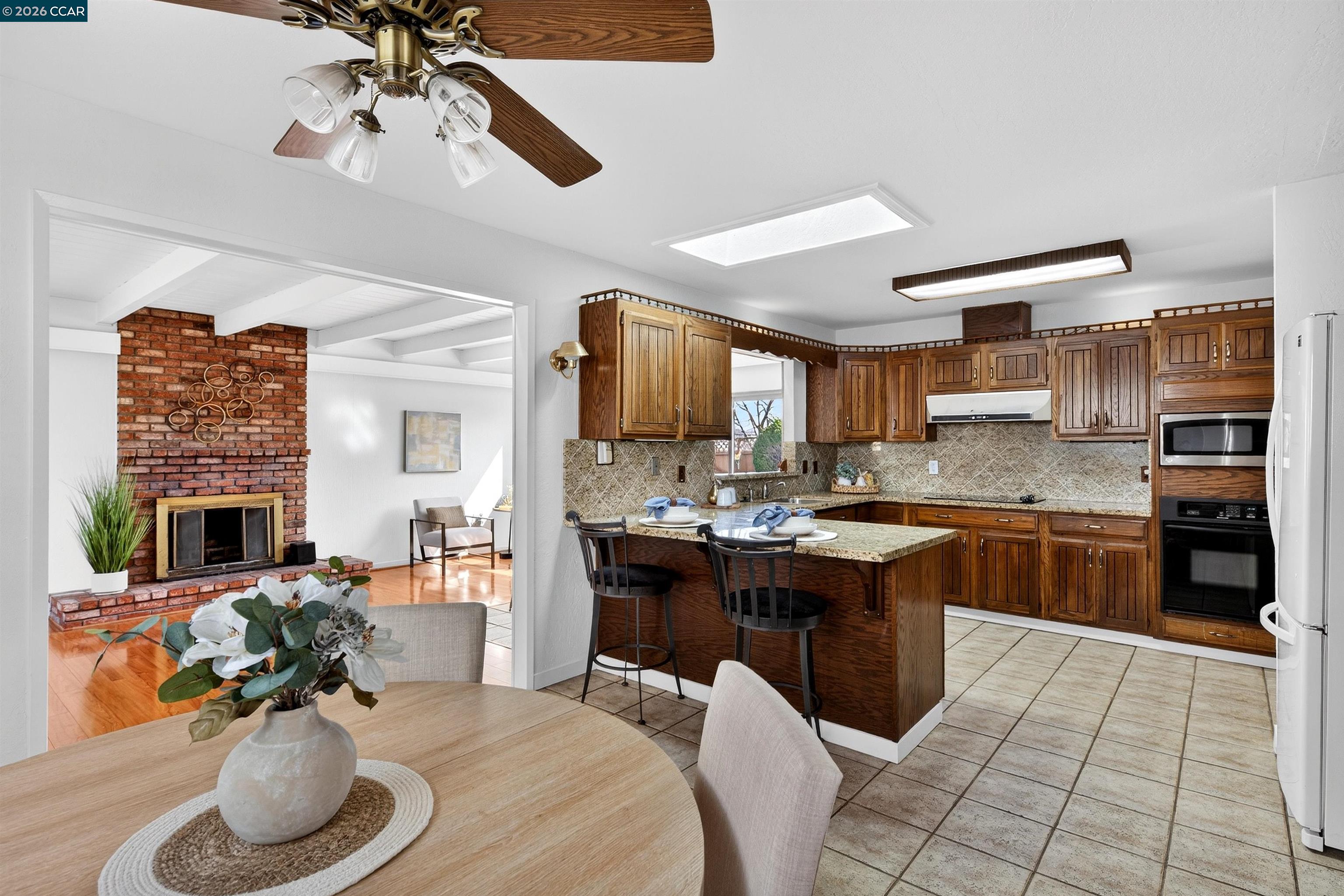 Detail Gallery Image 6 of 30 For 15274 Laverne Dr, San Leandro,  CA 94579 - 3 Beds | 2 Baths