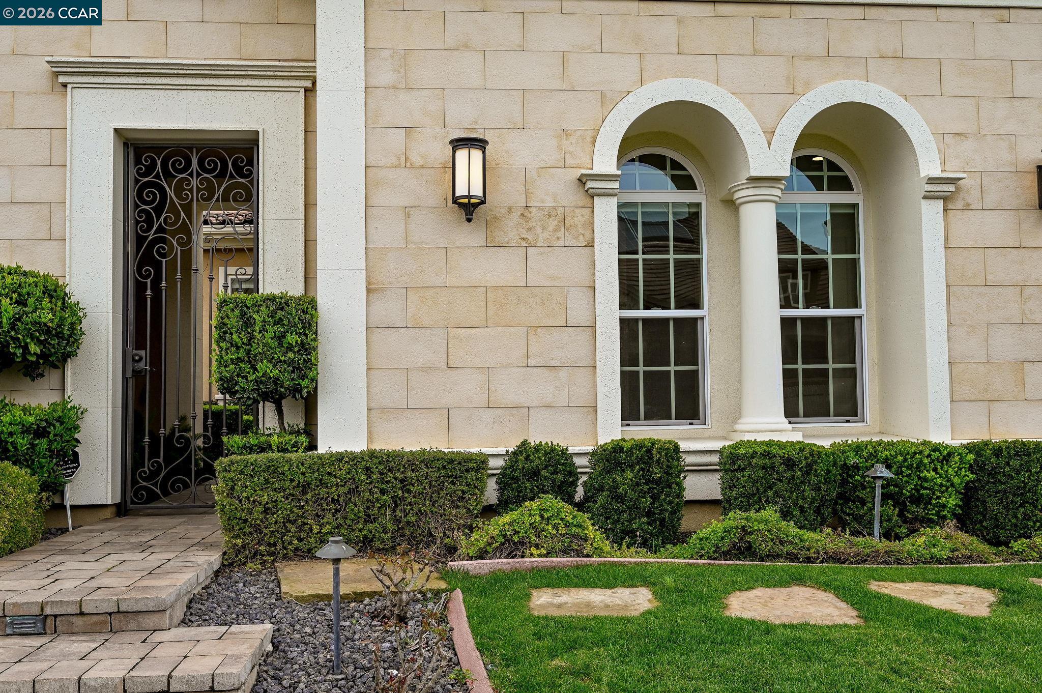 Detail Gallery Image 2 of 60 For 2030 Tempranillo Ln, Brentwood,  CA 94513-6490 - 2 Beds | 2/1 Baths