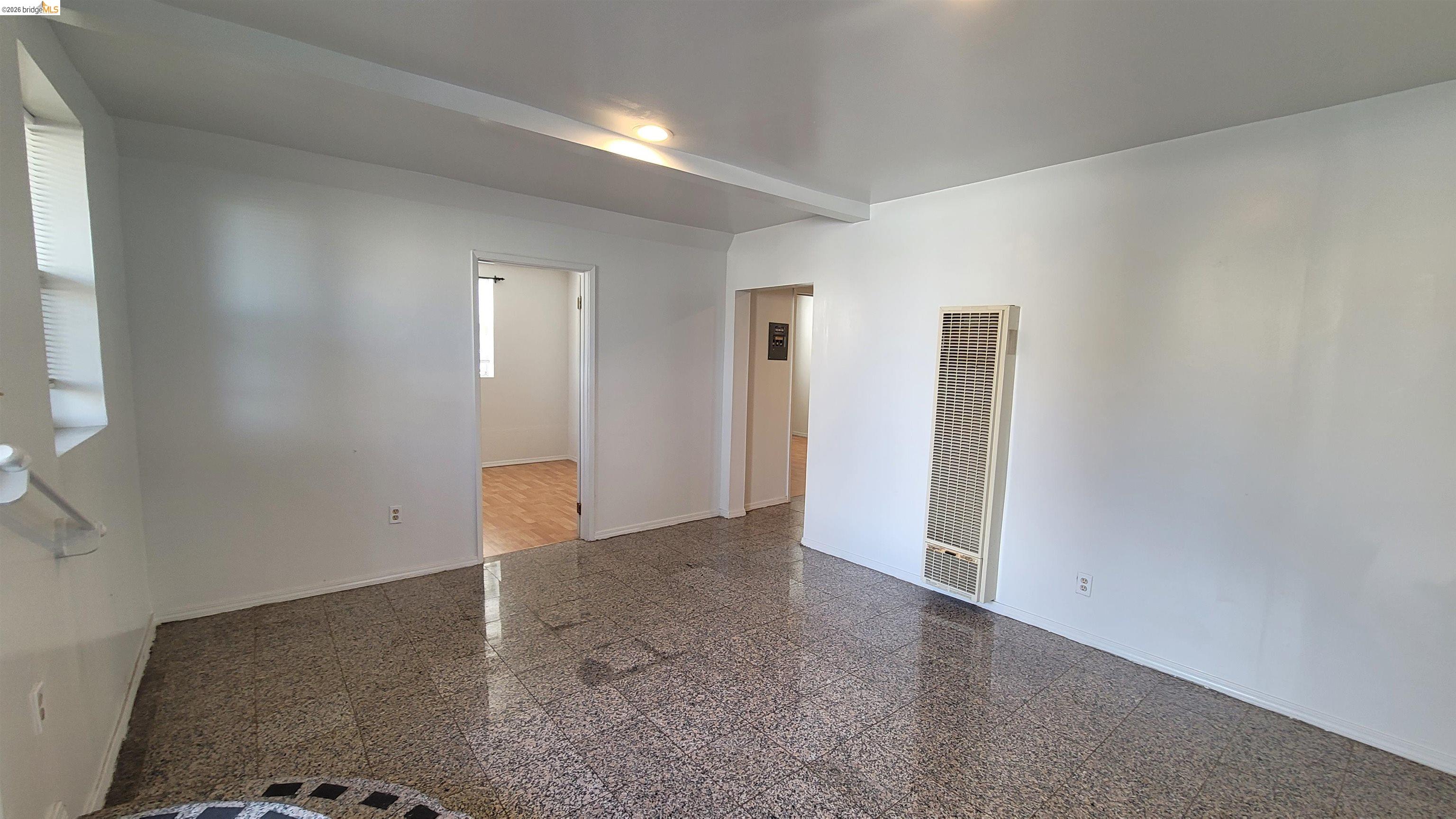 Detail Gallery Image 14 of 21 For 540 Palace Ct a,  Alameda,  CA 94501 - 2 Beds | 1 Baths