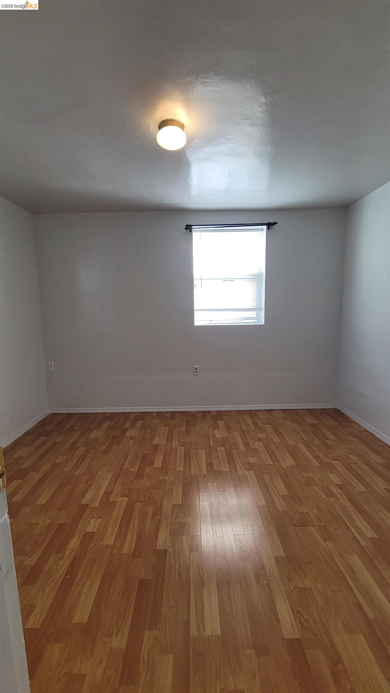 Detail Gallery Image 3 of 21 For 540 Palace Ct a,  Alameda,  CA 94501 - 2 Beds | 1 Baths