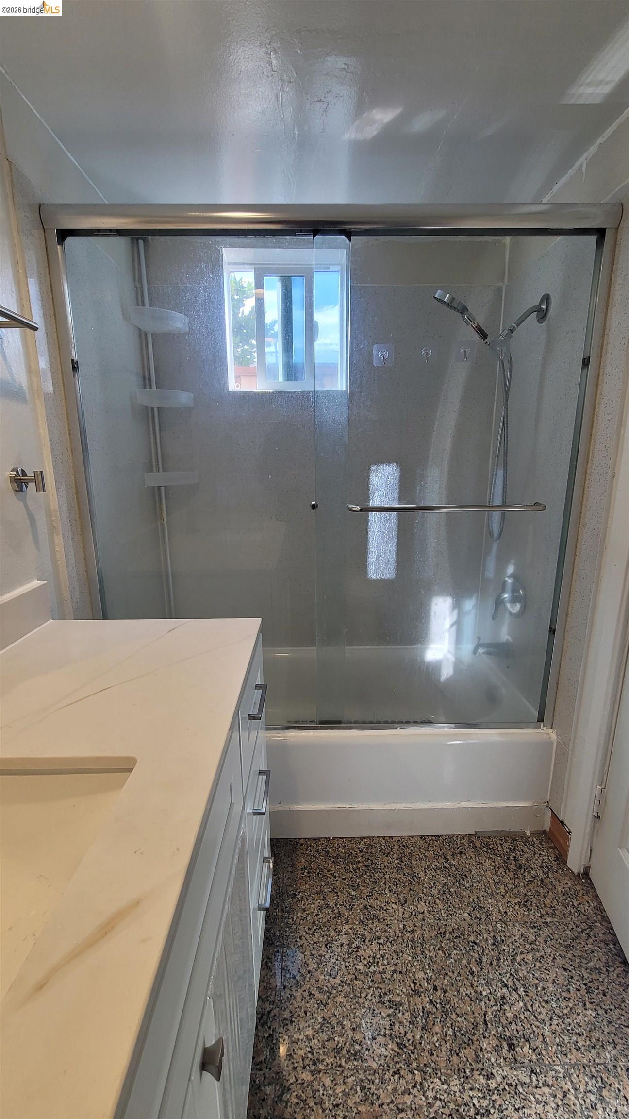 Detail Gallery Image 10 of 21 For 540 Palace Ct a,  Alameda,  CA 94501 - 2 Beds | 1 Baths