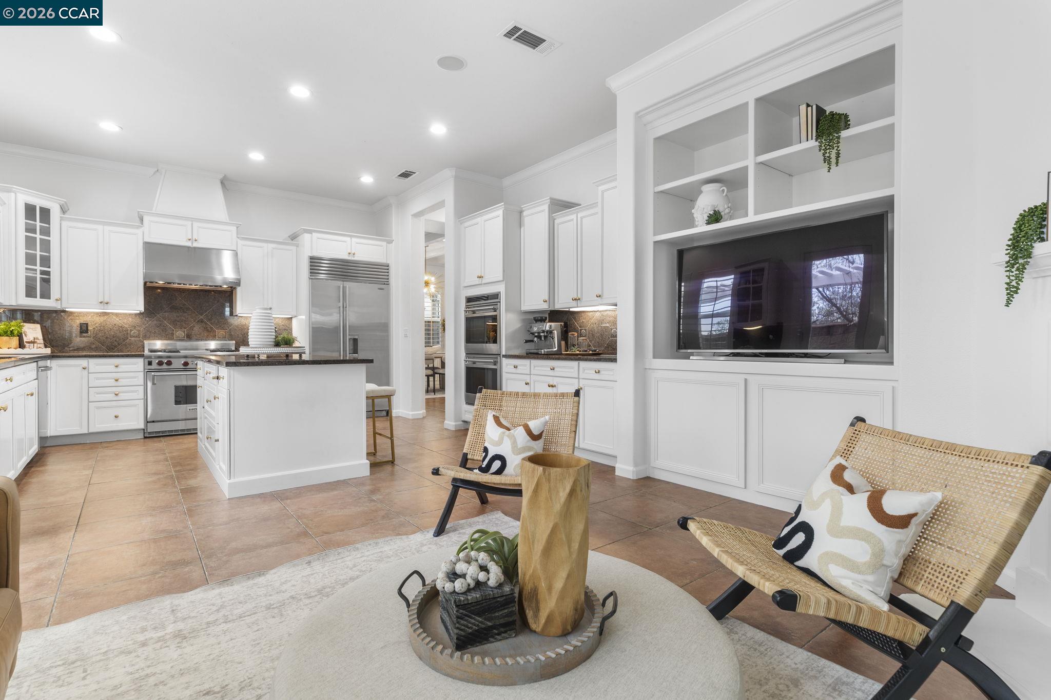 Detail Gallery Image 13 of 56 For 124 Nanterre St, Danville,  CA 94506 - 4 Beds | 4/1 Baths