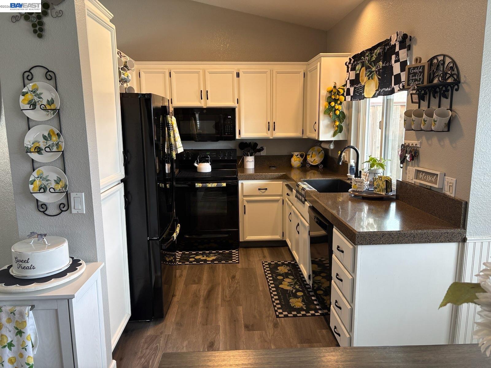 Detail Gallery Image 4 of 25 For 1695 Lavelle Smith Dr, Tracy,  CA 95376-0781 - 3 Beds | 2 Baths