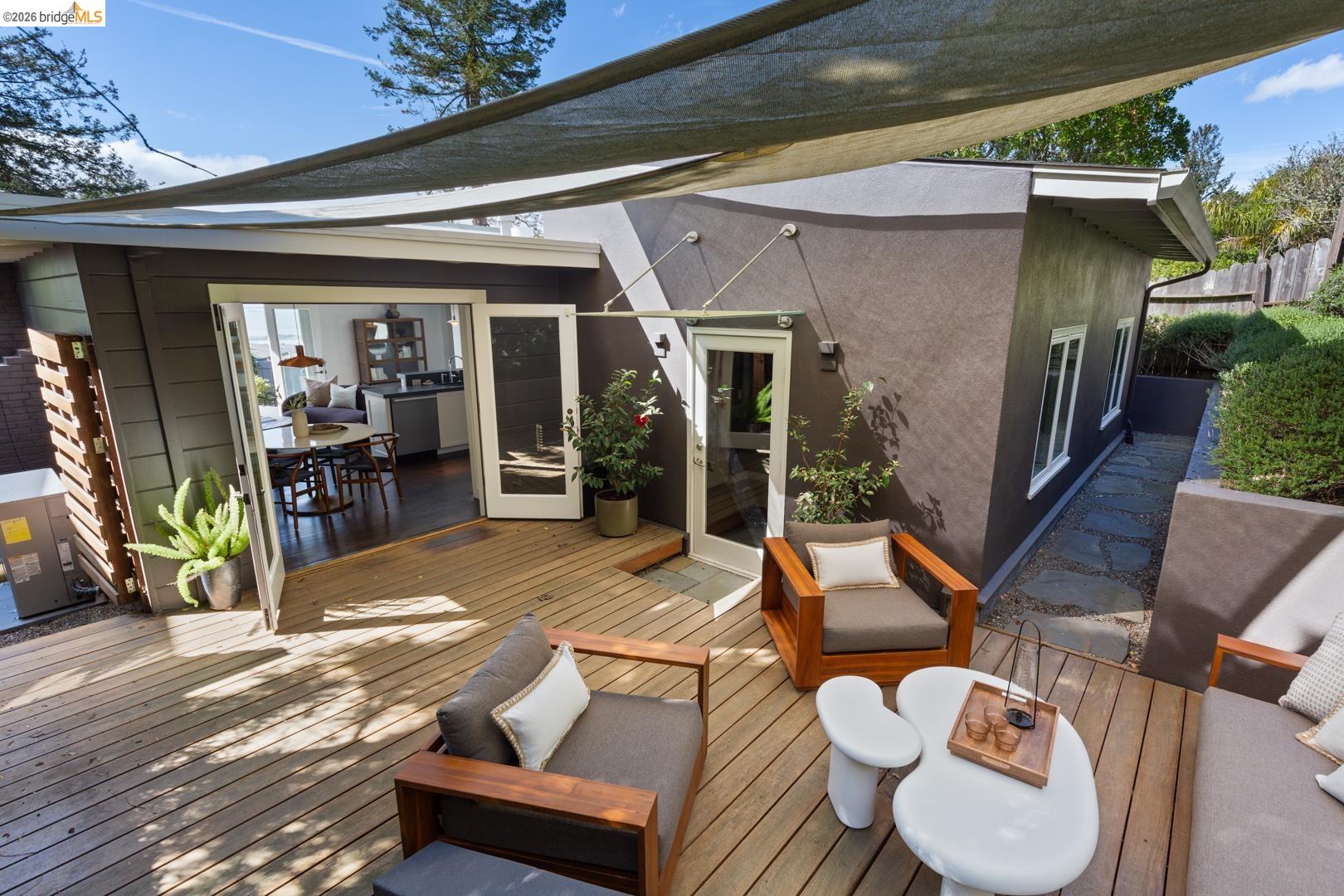 Detail Gallery Image 30 of 33 For 1119 Miller Ave, Berkeley,  CA 94708 - 4 Beds | 2 Baths