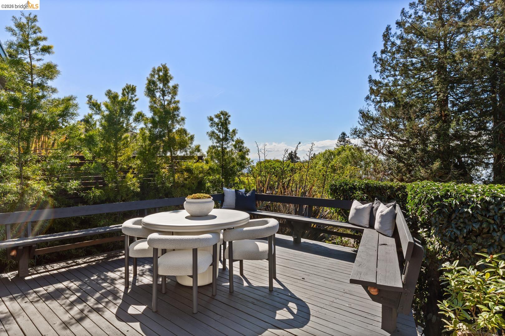 Detail Gallery Image 4 of 33 For 1119 Miller Ave, Berkeley,  CA 94708 - 4 Beds | 2 Baths