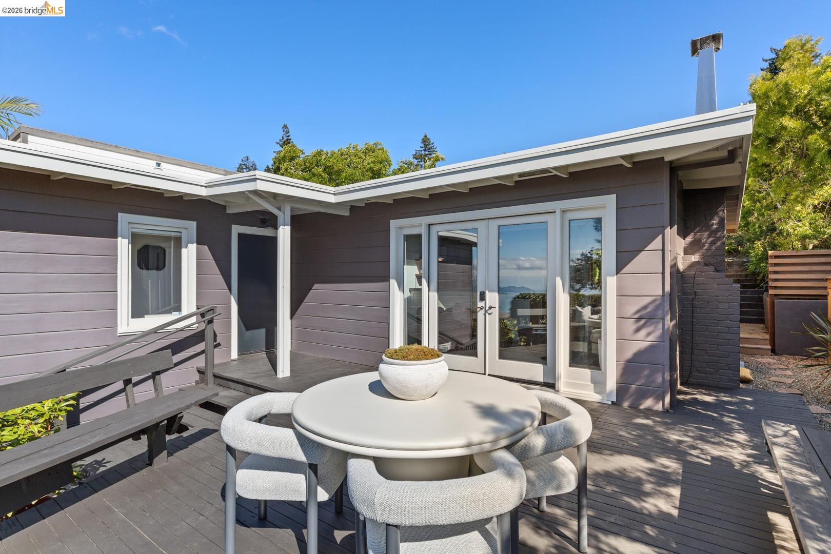 Detail Gallery Image 5 of 33 For 1119 Miller Ave, Berkeley,  CA 94708 - 4 Beds | 2 Baths