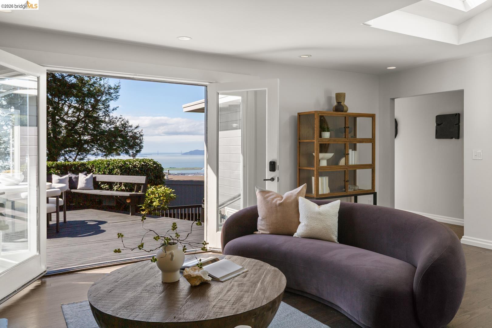 Detail Gallery Image 9 of 33 For 1119 Miller Ave, Berkeley,  CA 94708 - 4 Beds | 2 Baths