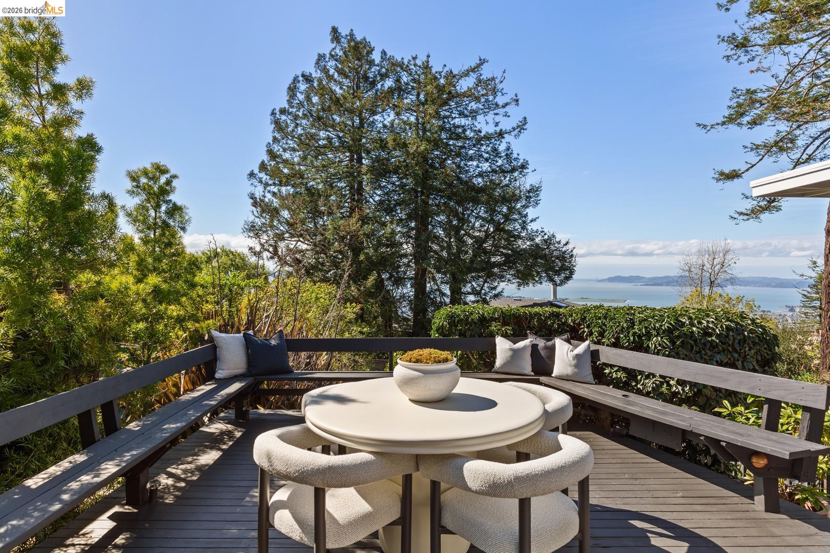 Detail Gallery Image 10 of 33 For 1119 Miller Ave, Berkeley,  CA 94708 - 4 Beds | 2 Baths