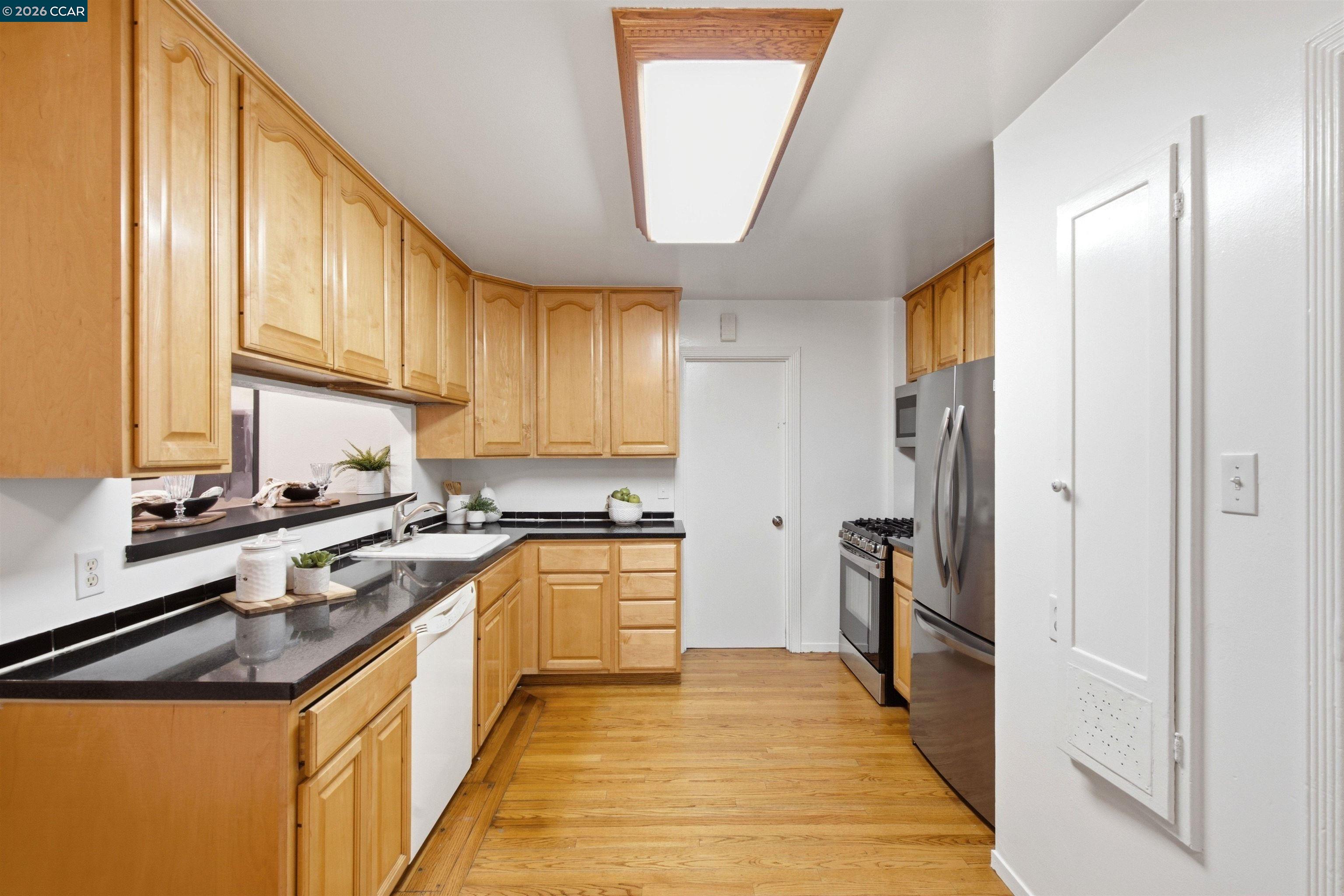 Detail Gallery Image 12 of 52 For 20 San Felipe Ave, South San Francisco,  CA 94080 - 5 Beds | 2 Baths