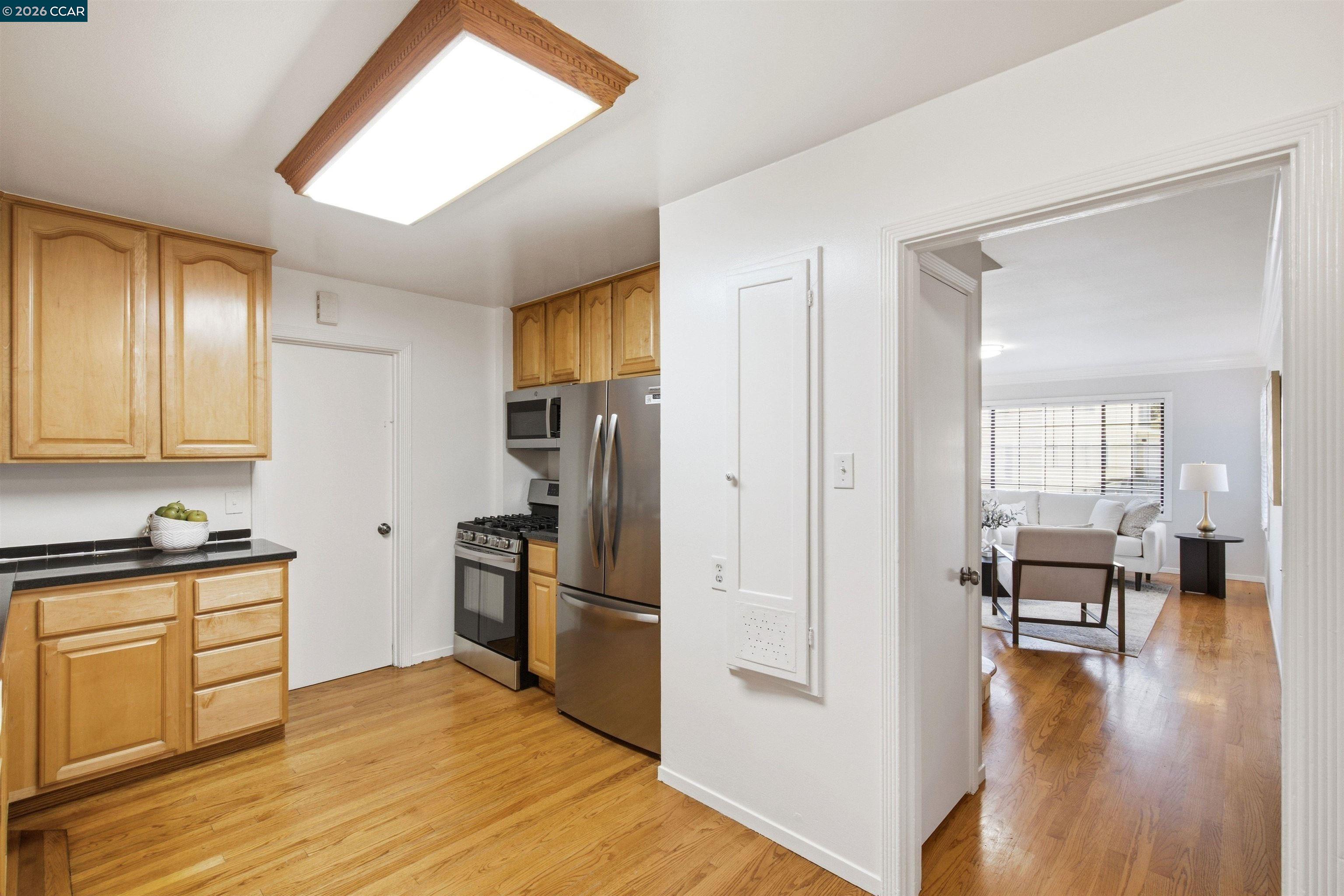 Detail Gallery Image 14 of 52 For 20 San Felipe Ave, South San Francisco,  CA 94080 - 5 Beds | 2 Baths