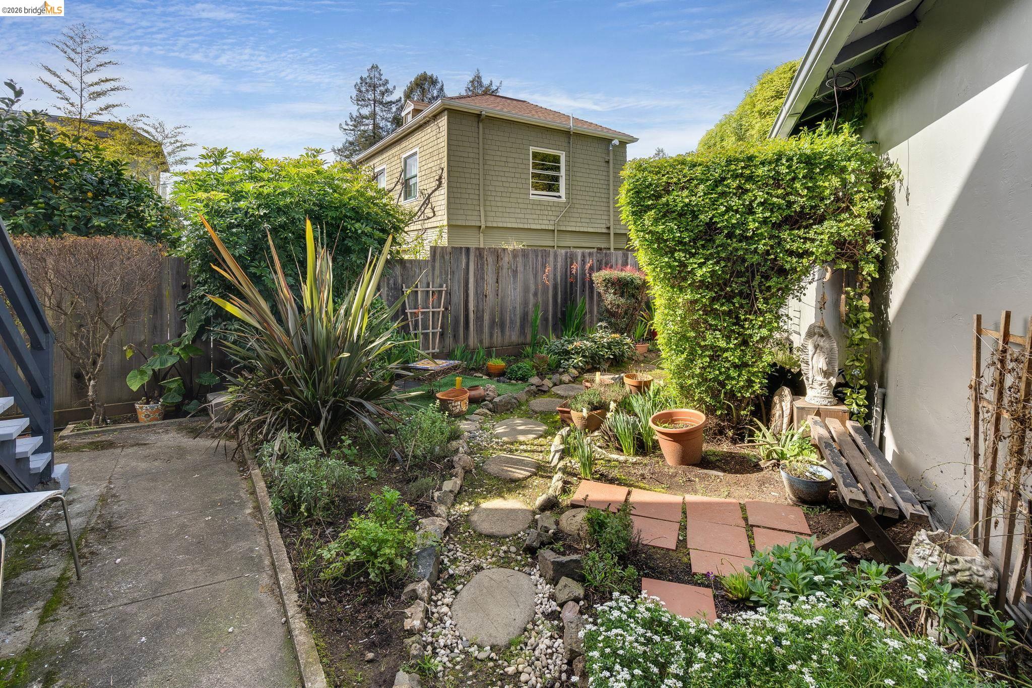 Detail Gallery Image 11 of 22 For 2817 Palm Ct, Berkeley,  CA 94705 - – Beds | – Baths