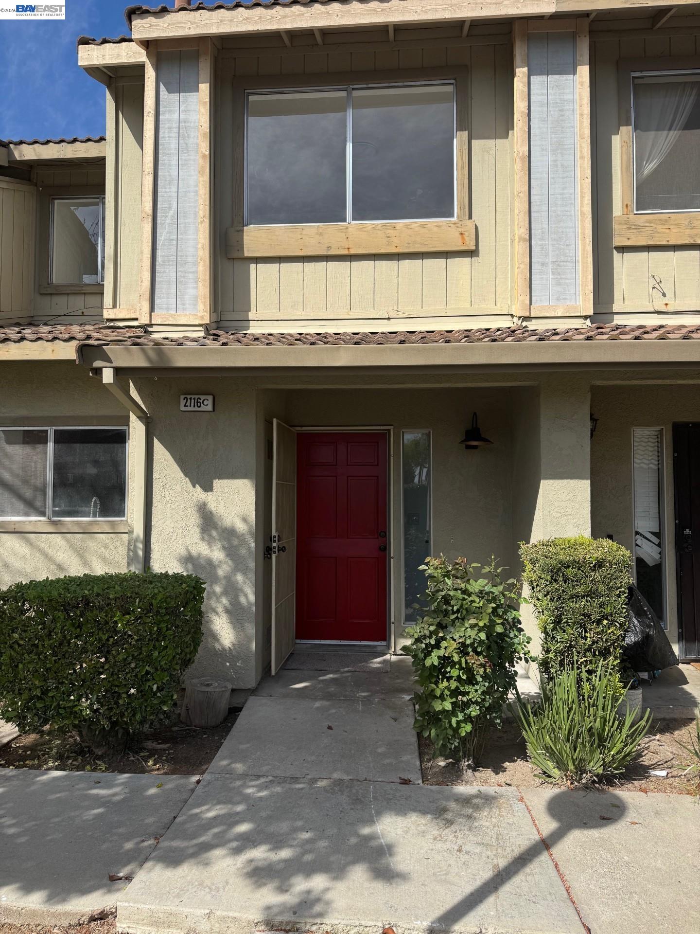 Detail Gallery Image 1 of 26 For 2116 Mt. Vernon Dr. #C,  Modesto,  CA 95350-8920 - 3 Beds | 2 Baths