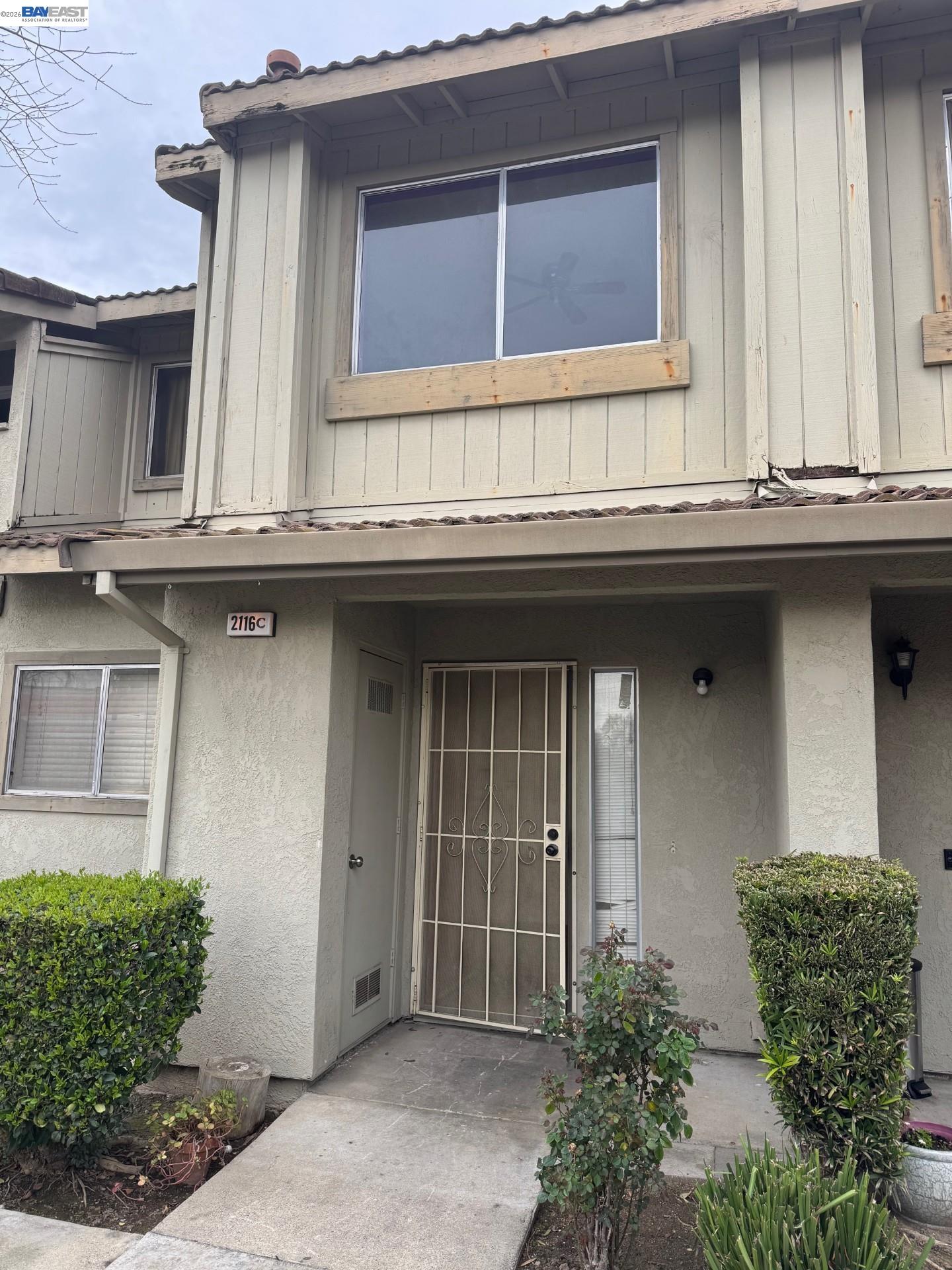 Detail Gallery Image 1 of 30 For 2116 Mt. Vernon Dr. #C,  Modesto,  CA 95350-8920 - 3 Beds | 2 Baths