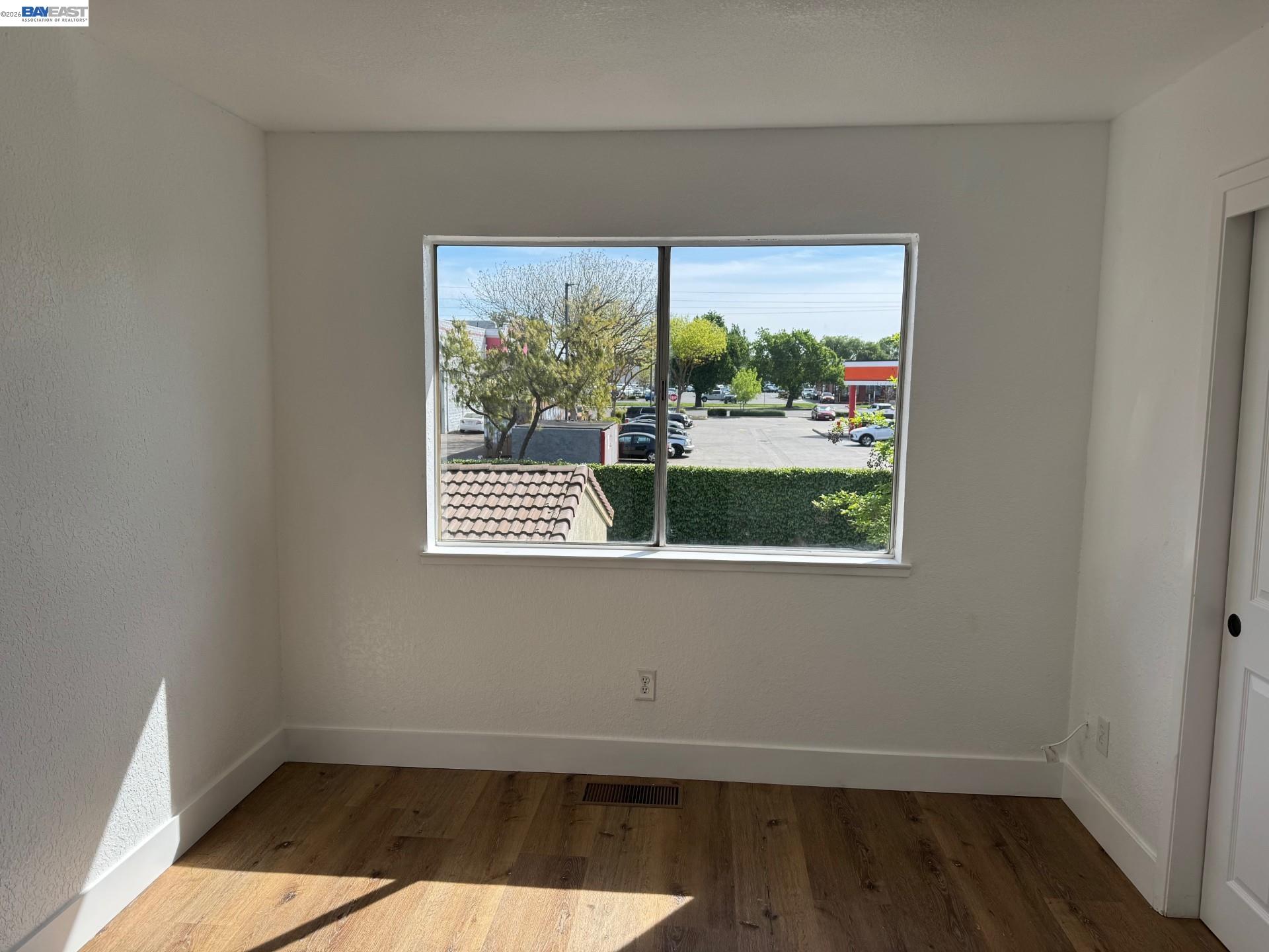 Detail Gallery Image 11 of 26 For 2116 Mt. Vernon Dr. #C,  Modesto,  CA 95350-8920 - 3 Beds | 2 Baths