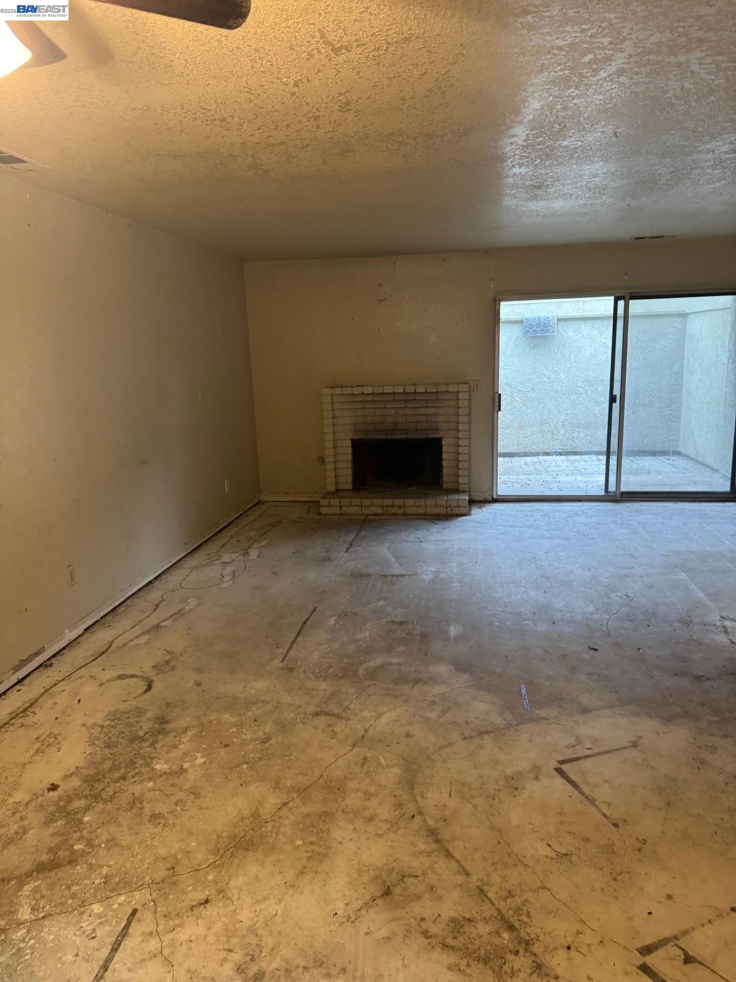 Detail Gallery Image 11 of 30 For 2116 Mt. Vernon Dr. #C,  Modesto,  CA 95350-8920 - 3 Beds | 2 Baths