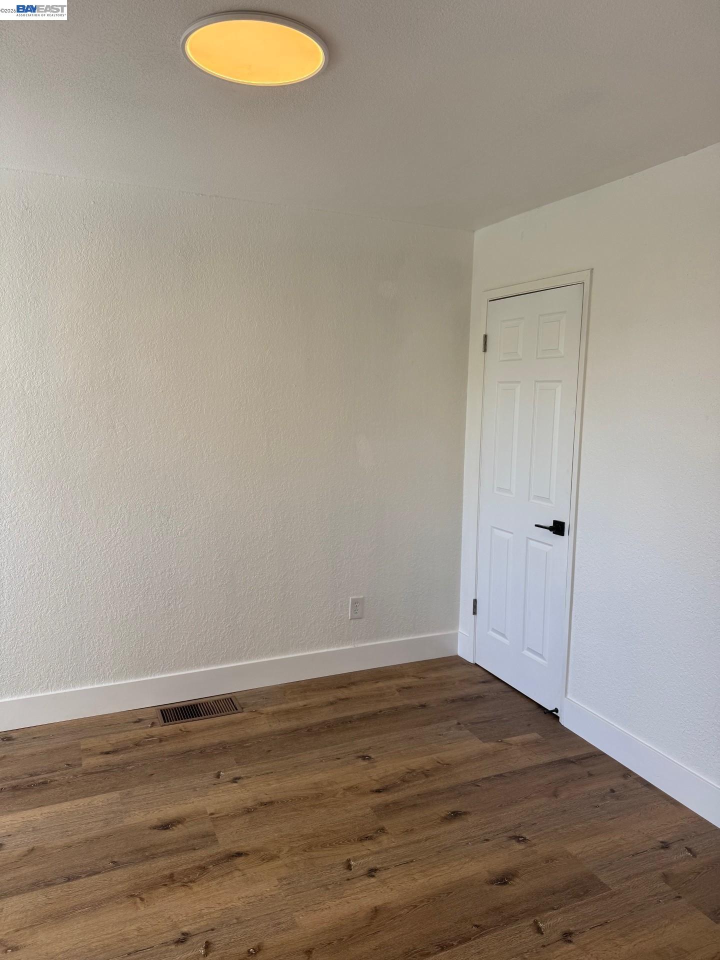 Detail Gallery Image 13 of 26 For 2116 Mt. Vernon Dr. #C,  Modesto,  CA 95350-8920 - 3 Beds | 2 Baths