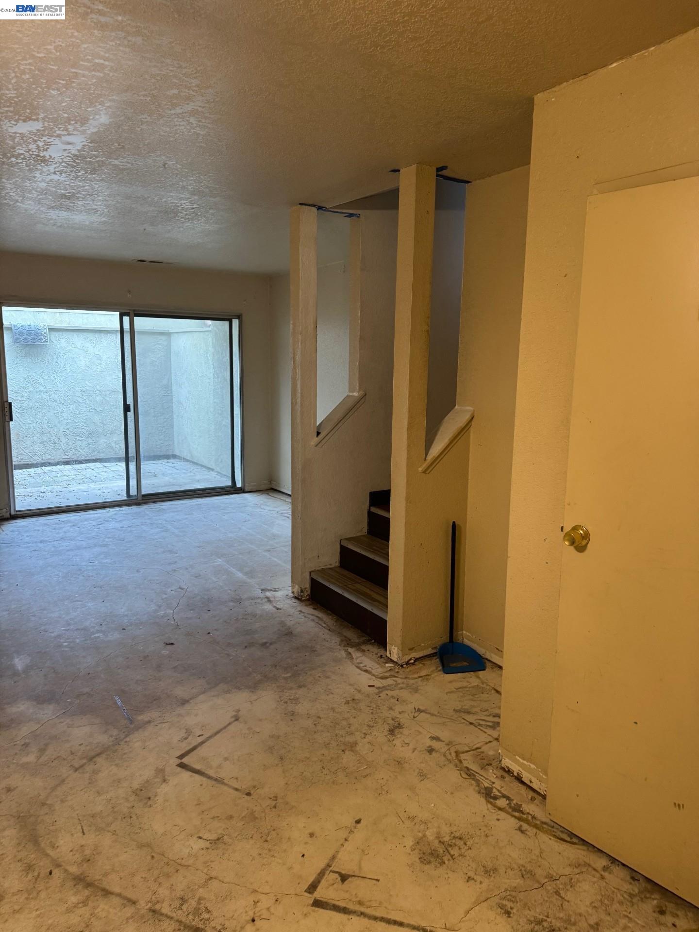 Detail Gallery Image 13 of 30 For 2116 Mt. Vernon Dr. #C,  Modesto,  CA 95350-8920 - 3 Beds | 2 Baths