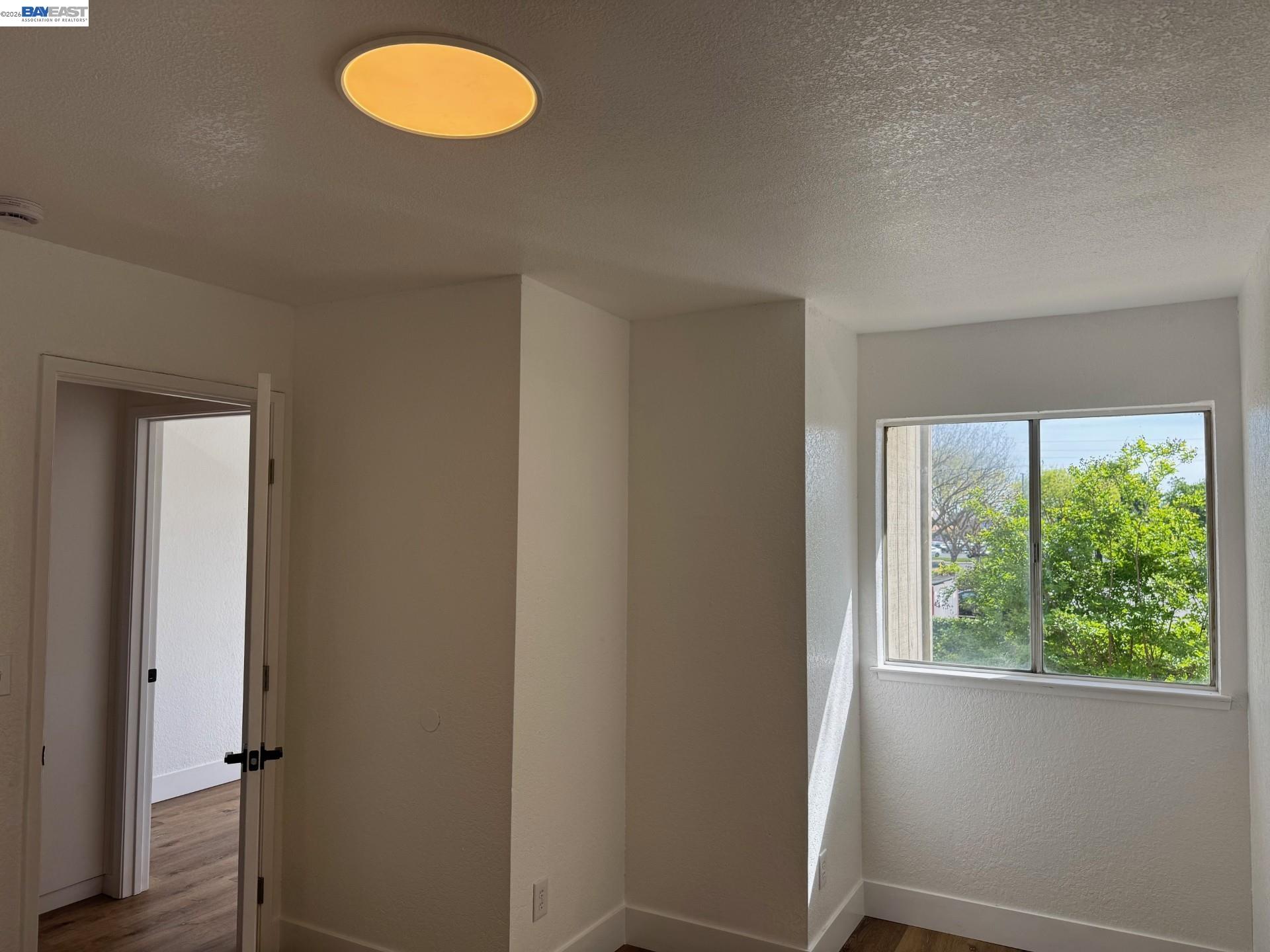 Detail Gallery Image 14 of 26 For 2116 Mt. Vernon Dr. #C,  Modesto,  CA 95350-8920 - 3 Beds | 2 Baths