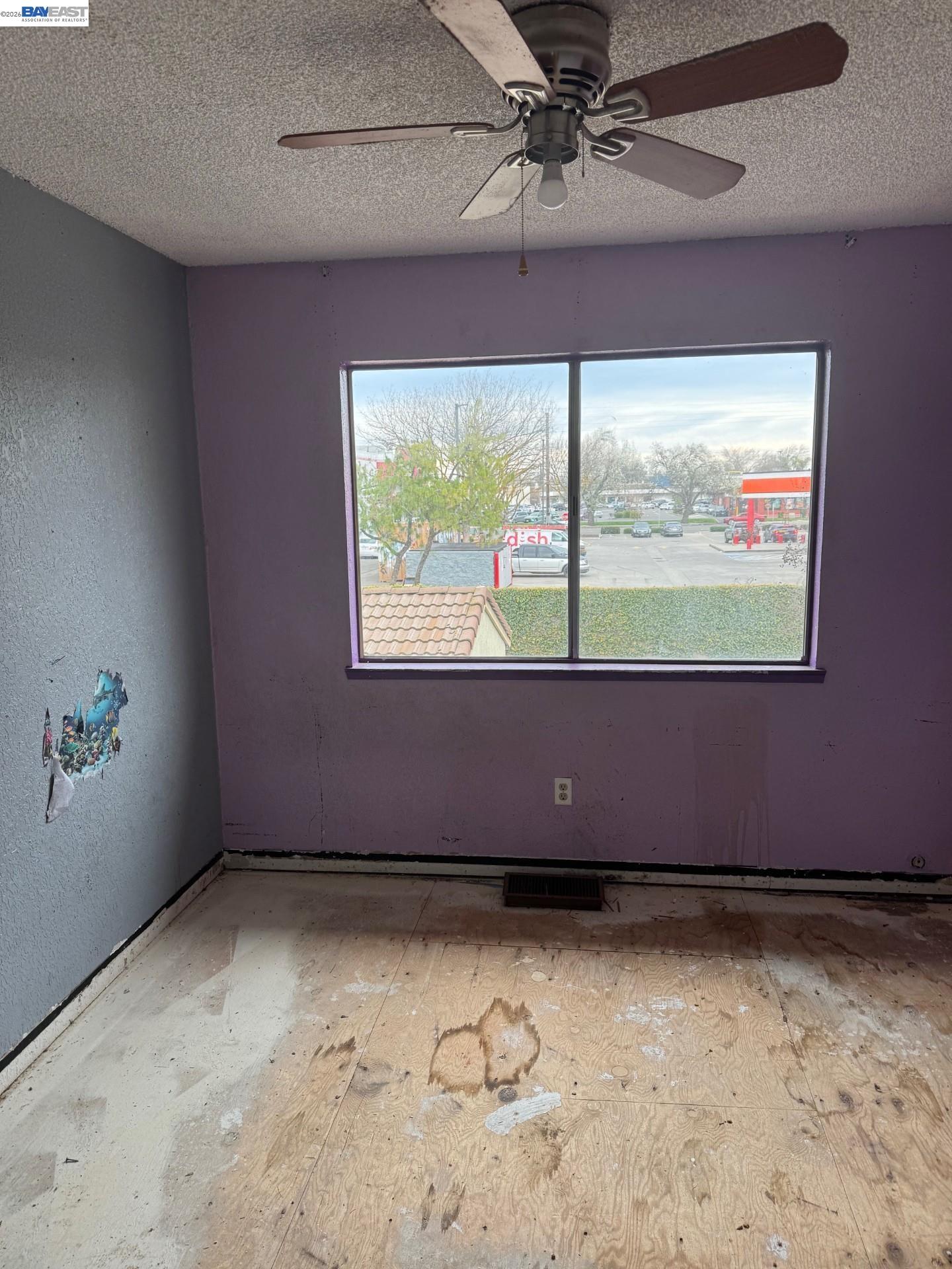 Detail Gallery Image 15 of 30 For 2116 Mt. Vernon Dr. #C,  Modesto,  CA 95350-8920 - 3 Beds | 2 Baths