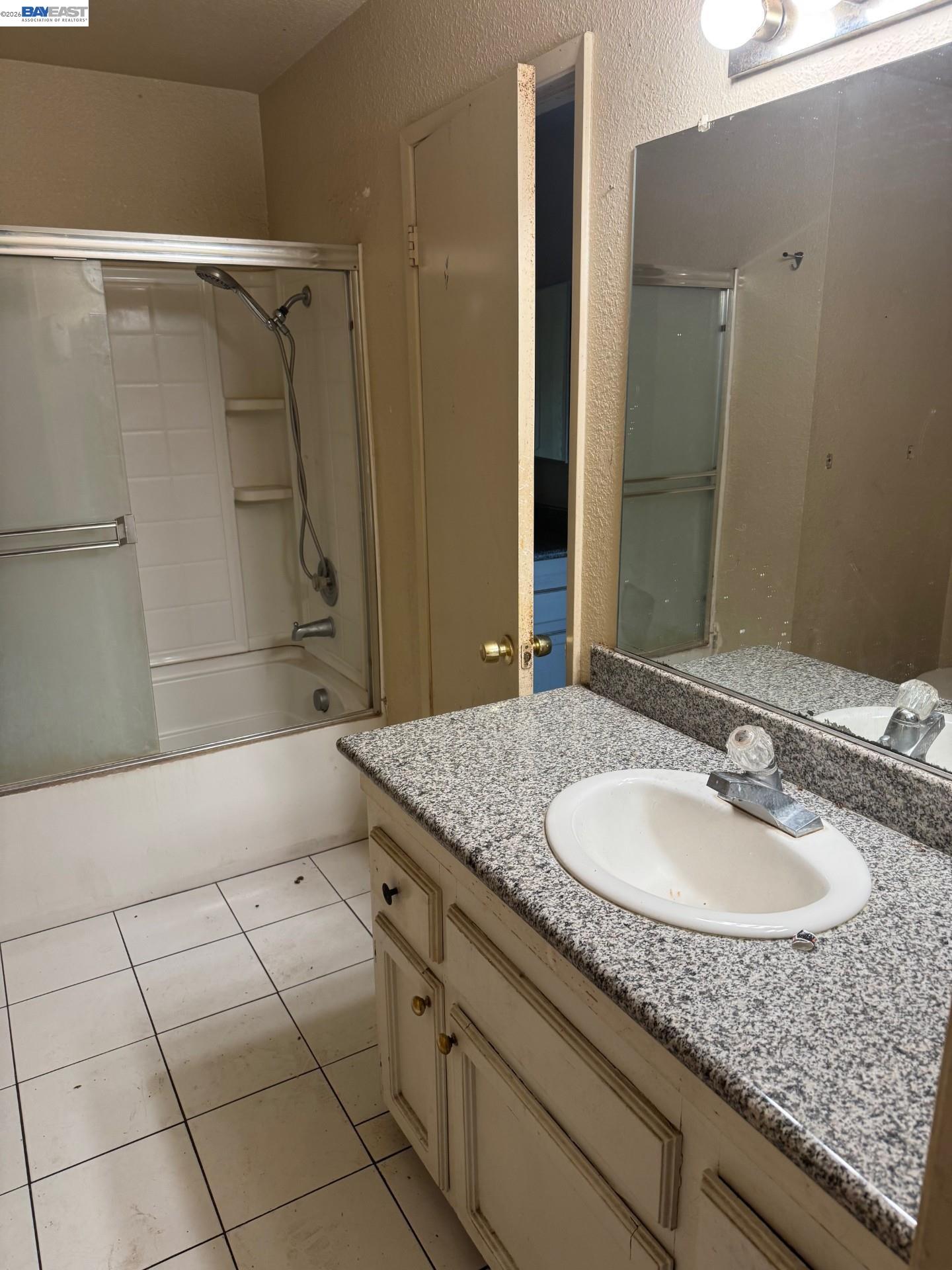 Detail Gallery Image 19 of 30 For 2116 Mt. Vernon Dr. #C,  Modesto,  CA 95350-8920 - 3 Beds | 2 Baths