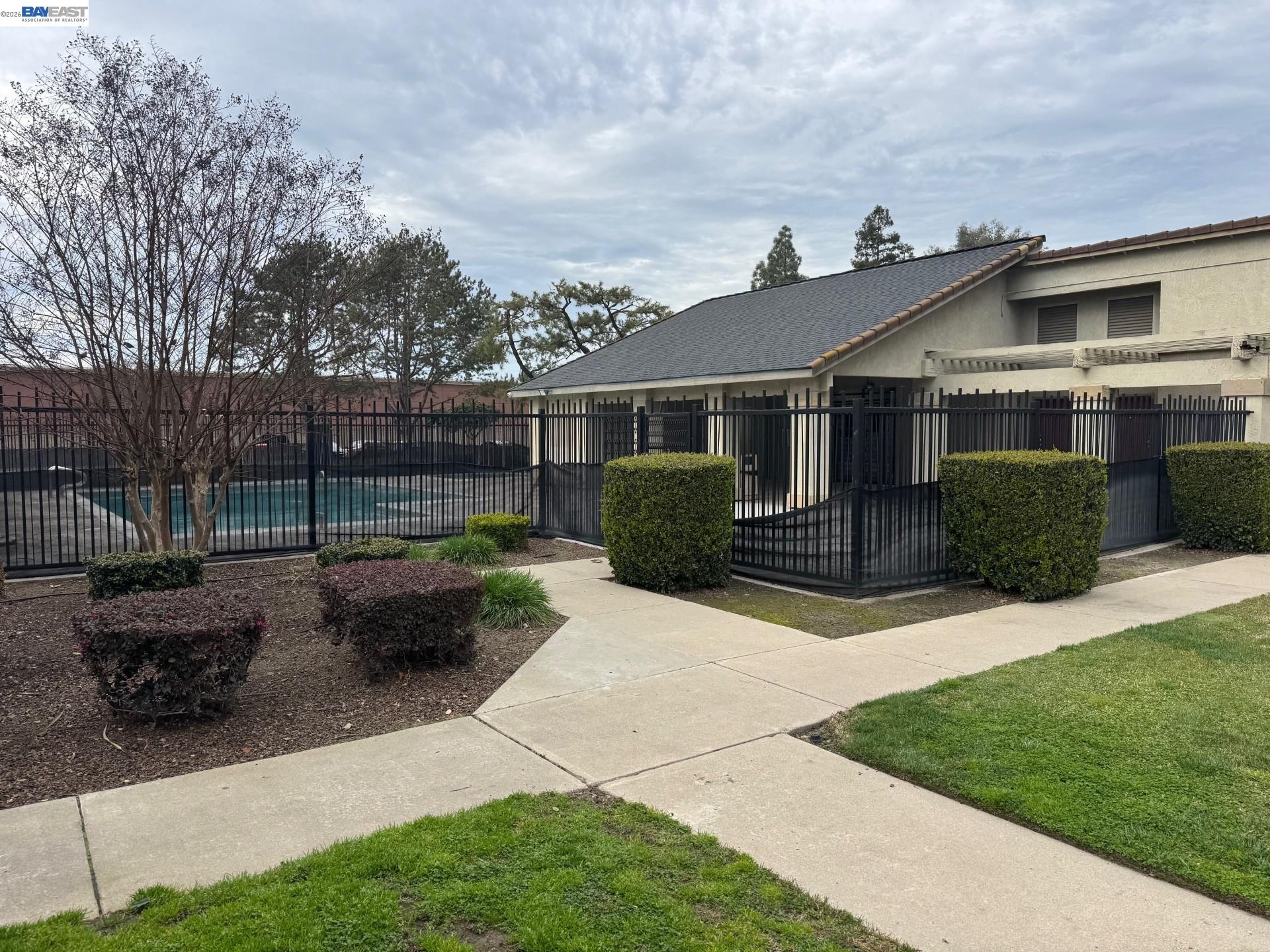 Detail Gallery Image 23 of 26 For 2116 Mt. Vernon Dr. #C,  Modesto,  CA 95350-8920 - 3 Beds | 2 Baths