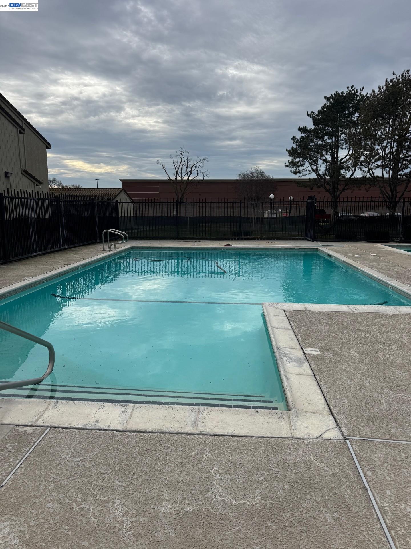 Detail Gallery Image 28 of 30 For 2116 Mt. Vernon Dr. #C,  Modesto,  CA 95350-8920 - 3 Beds | 2 Baths