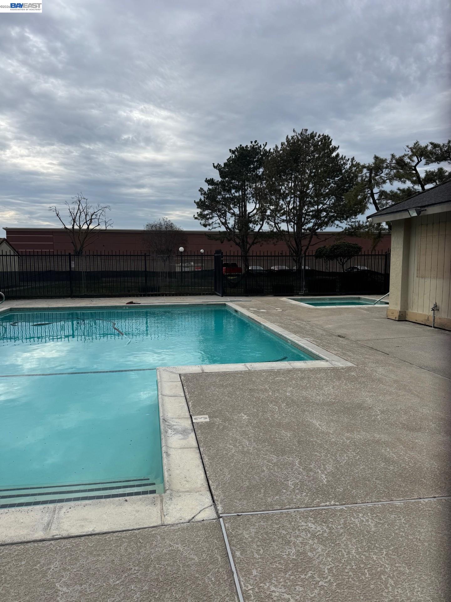 Detail Gallery Image 29 of 30 For 2116 Mt. Vernon Dr. #C,  Modesto,  CA 95350-8920 - 3 Beds | 2 Baths