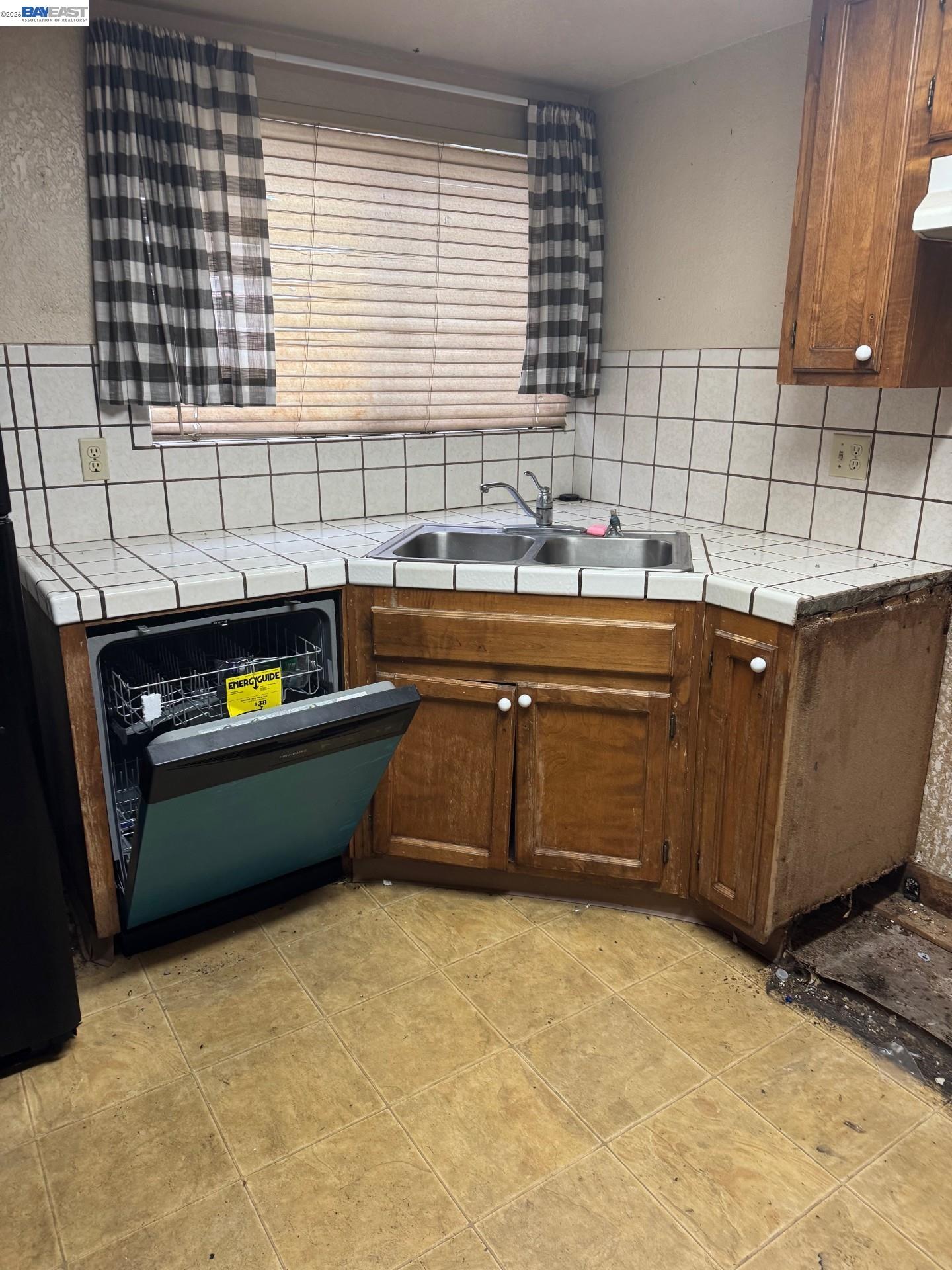 Detail Gallery Image 5 of 30 For 2116 Mt. Vernon Dr. #C,  Modesto,  CA 95350-8920 - 3 Beds | 2 Baths