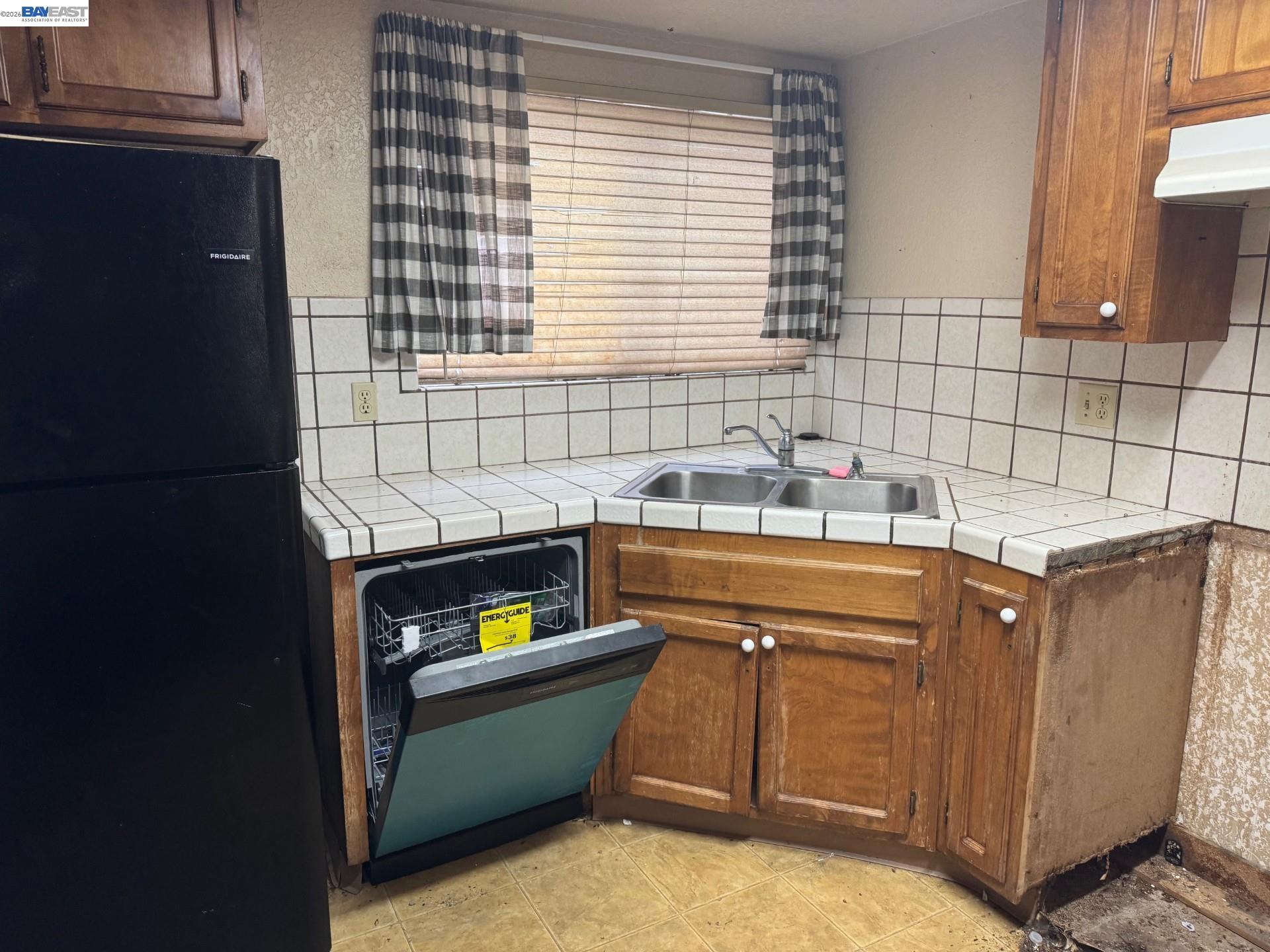 Detail Gallery Image 6 of 30 For 2116 Mt. Vernon Dr. #C,  Modesto,  CA 95350-8920 - 3 Beds | 2 Baths