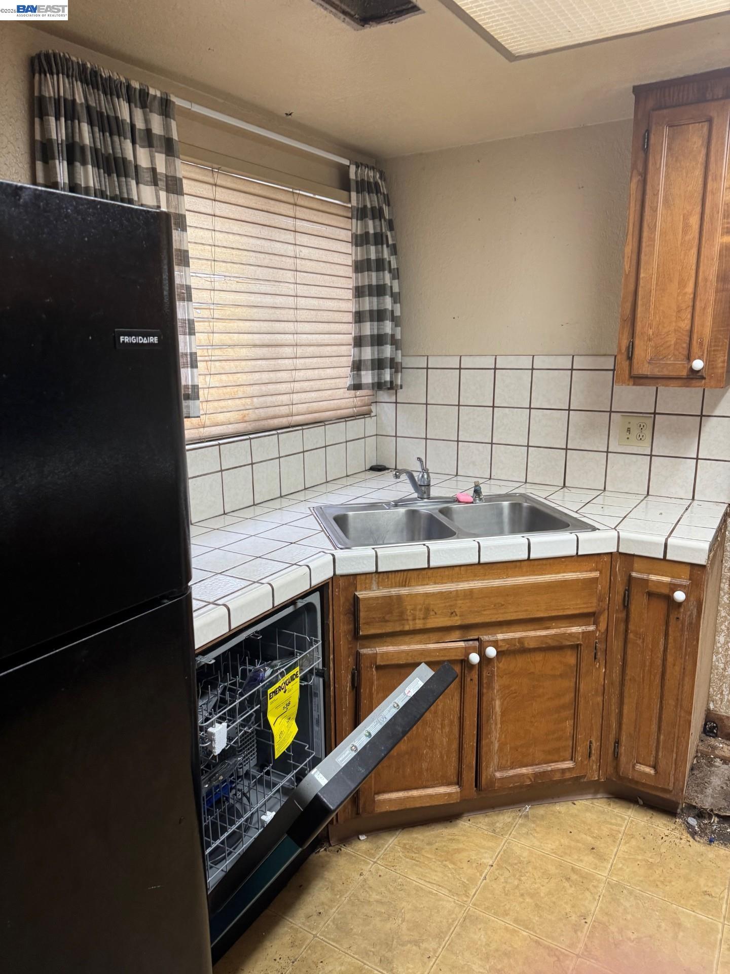 Detail Gallery Image 8 of 30 For 2116 Mt. Vernon Dr. #C,  Modesto,  CA 95350-8920 - 3 Beds | 2 Baths