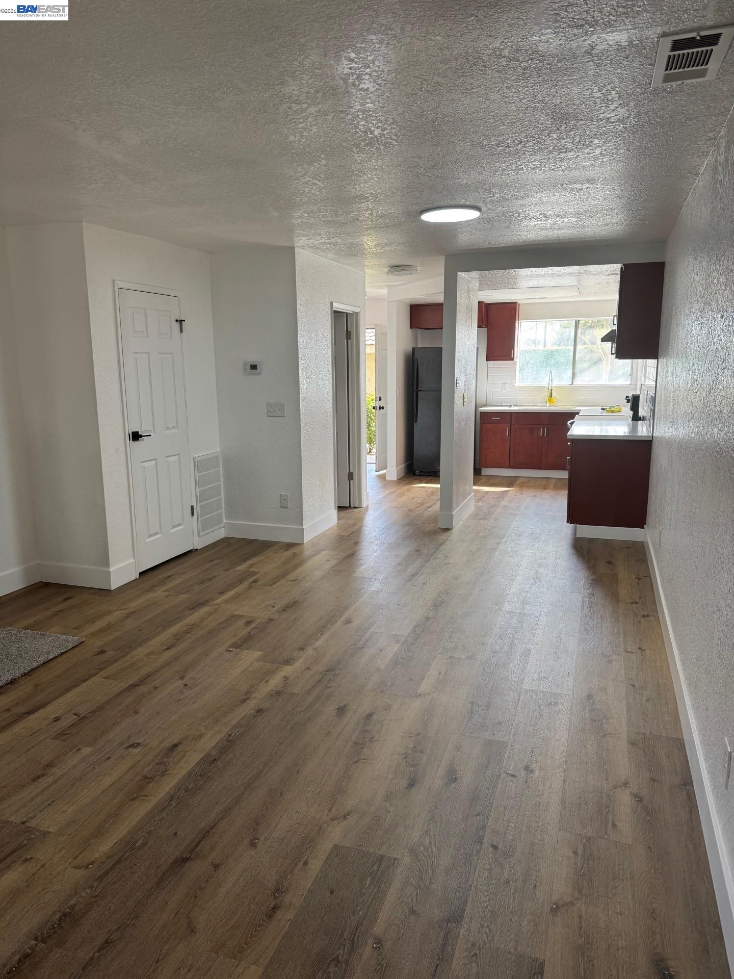 Detail Gallery Image 8 of 26 For 2116 Mt. Vernon Dr. #C,  Modesto,  CA 95350-8920 - 3 Beds | 2 Baths