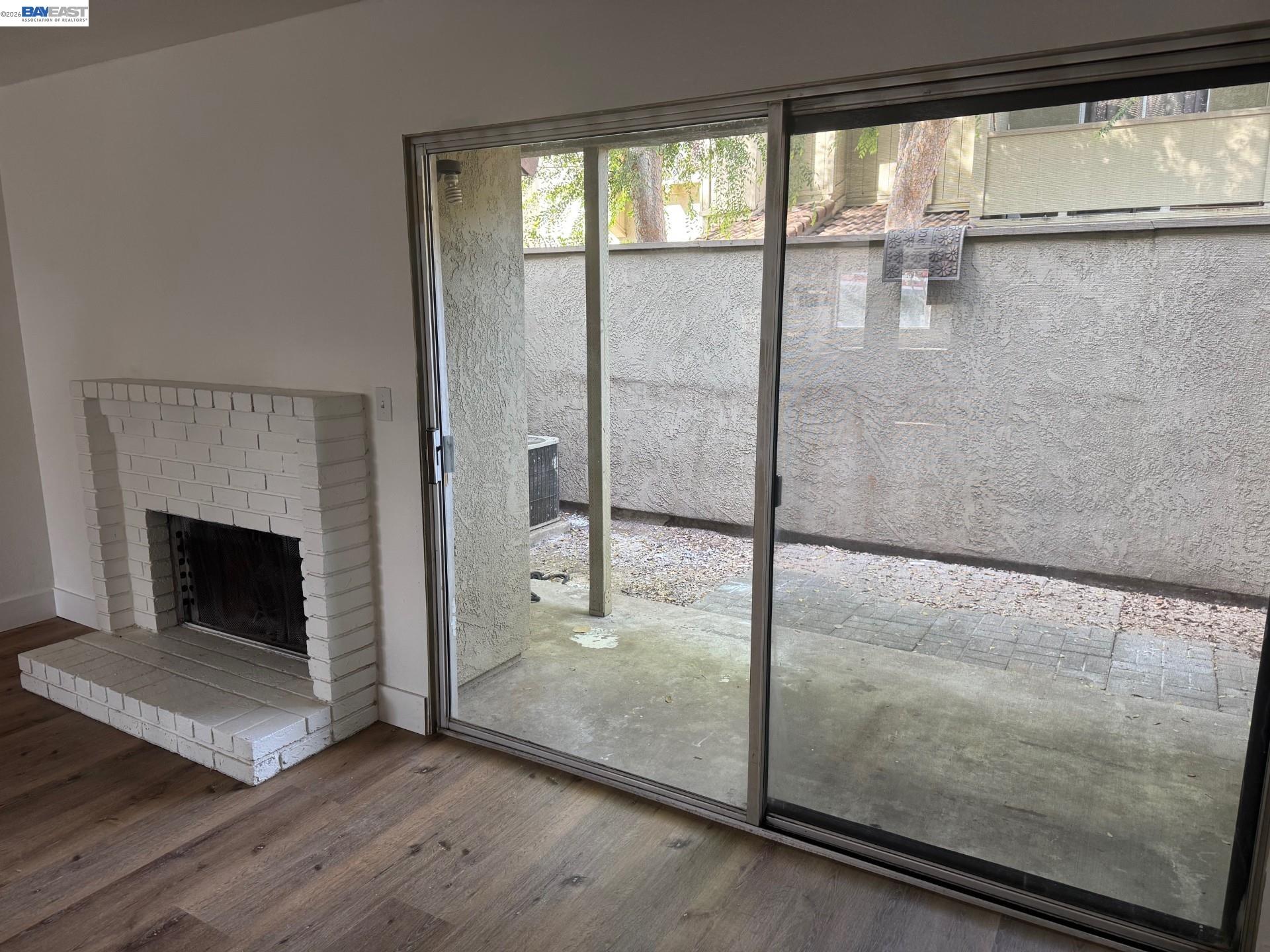 Detail Gallery Image 9 of 26 For 2116 Mt. Vernon Dr. #C,  Modesto,  CA 95350-8920 - 3 Beds | 2 Baths