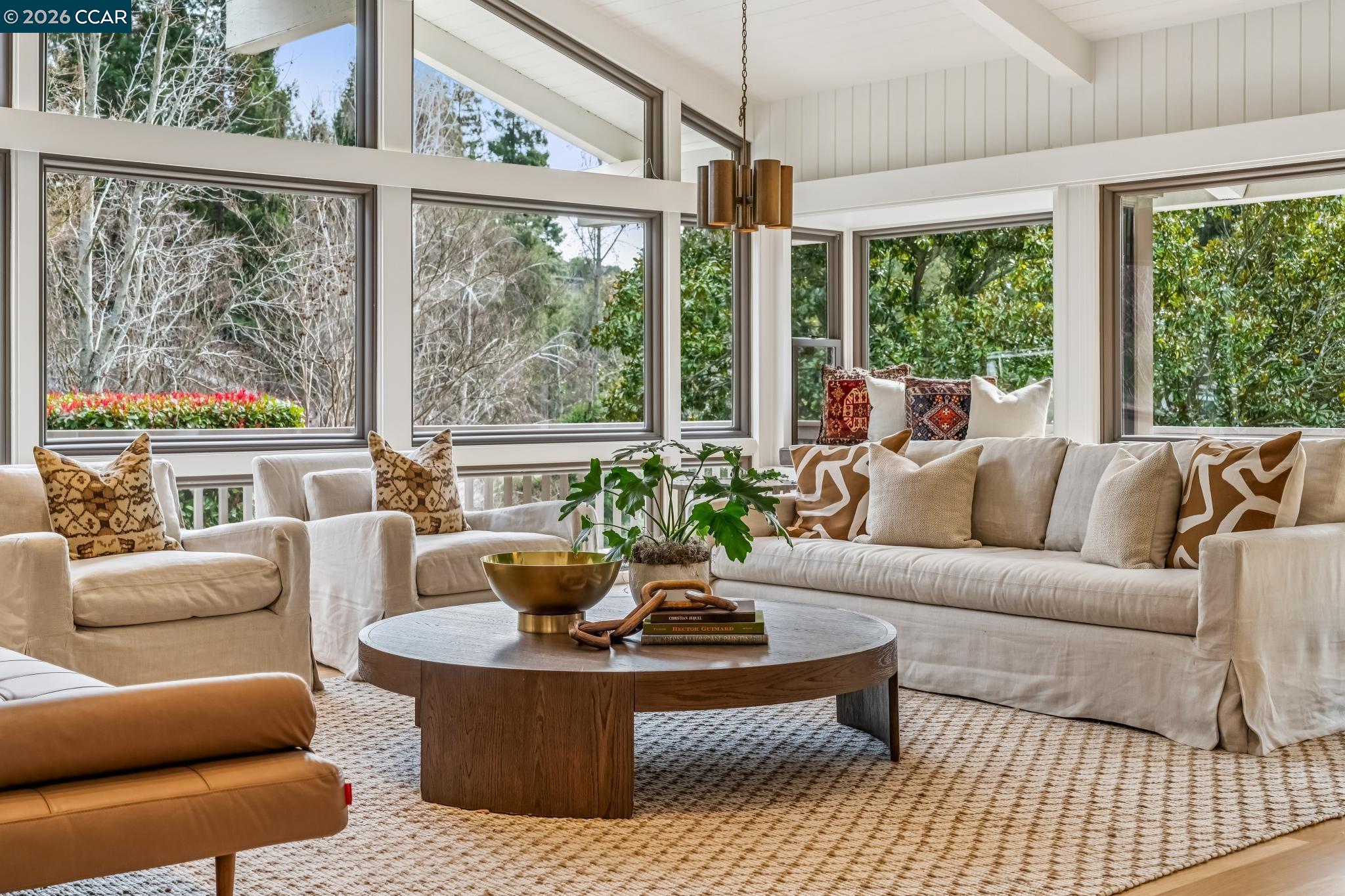 Detail Gallery Image 12 of 58 For 147 Amber Valley Dr, Orinda,  CA 94563 - 4 Beds | 4 Baths