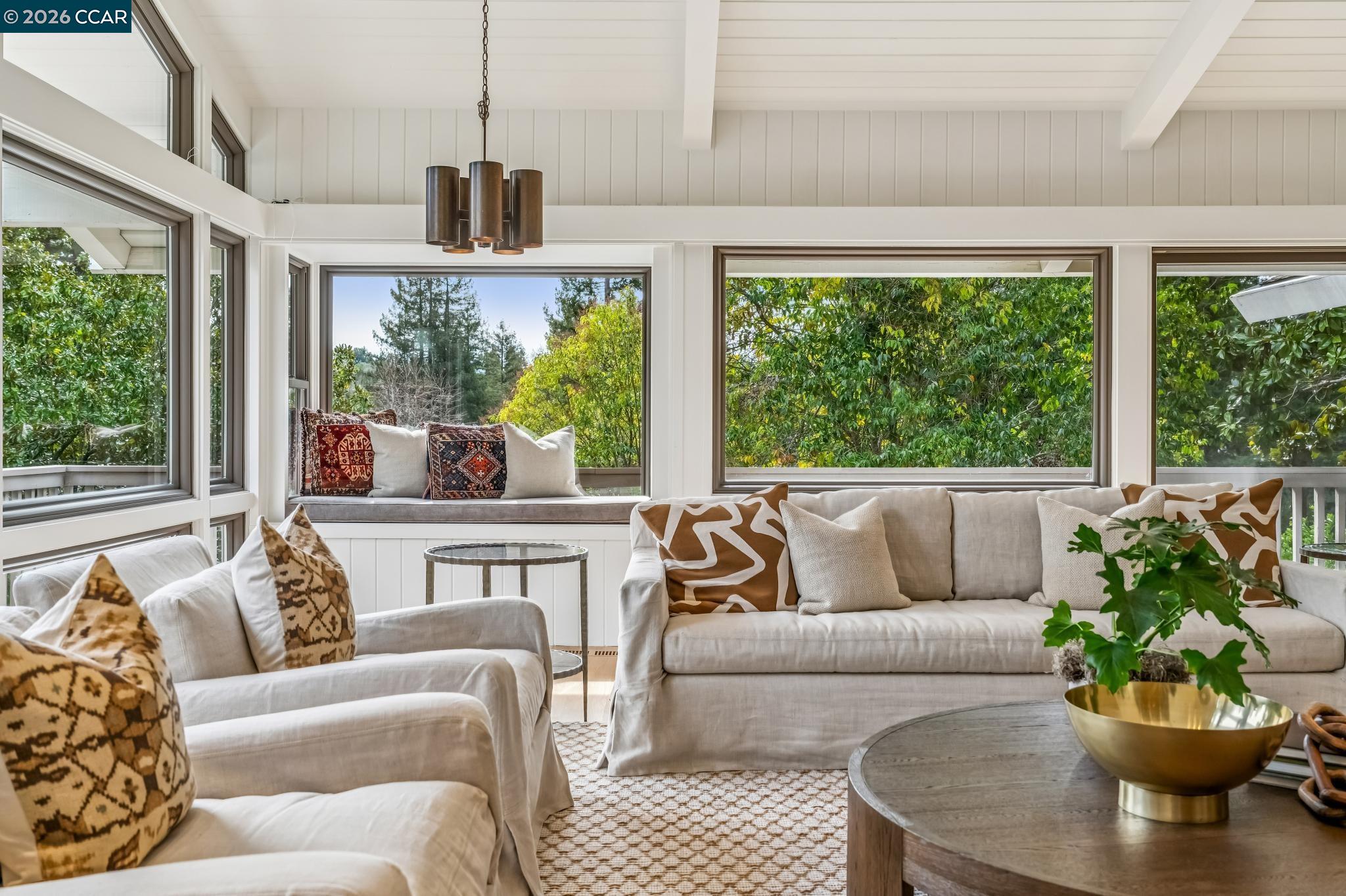 Detail Gallery Image 13 of 58 For 147 Amber Valley Dr, Orinda,  CA 94563 - 4 Beds | 4 Baths