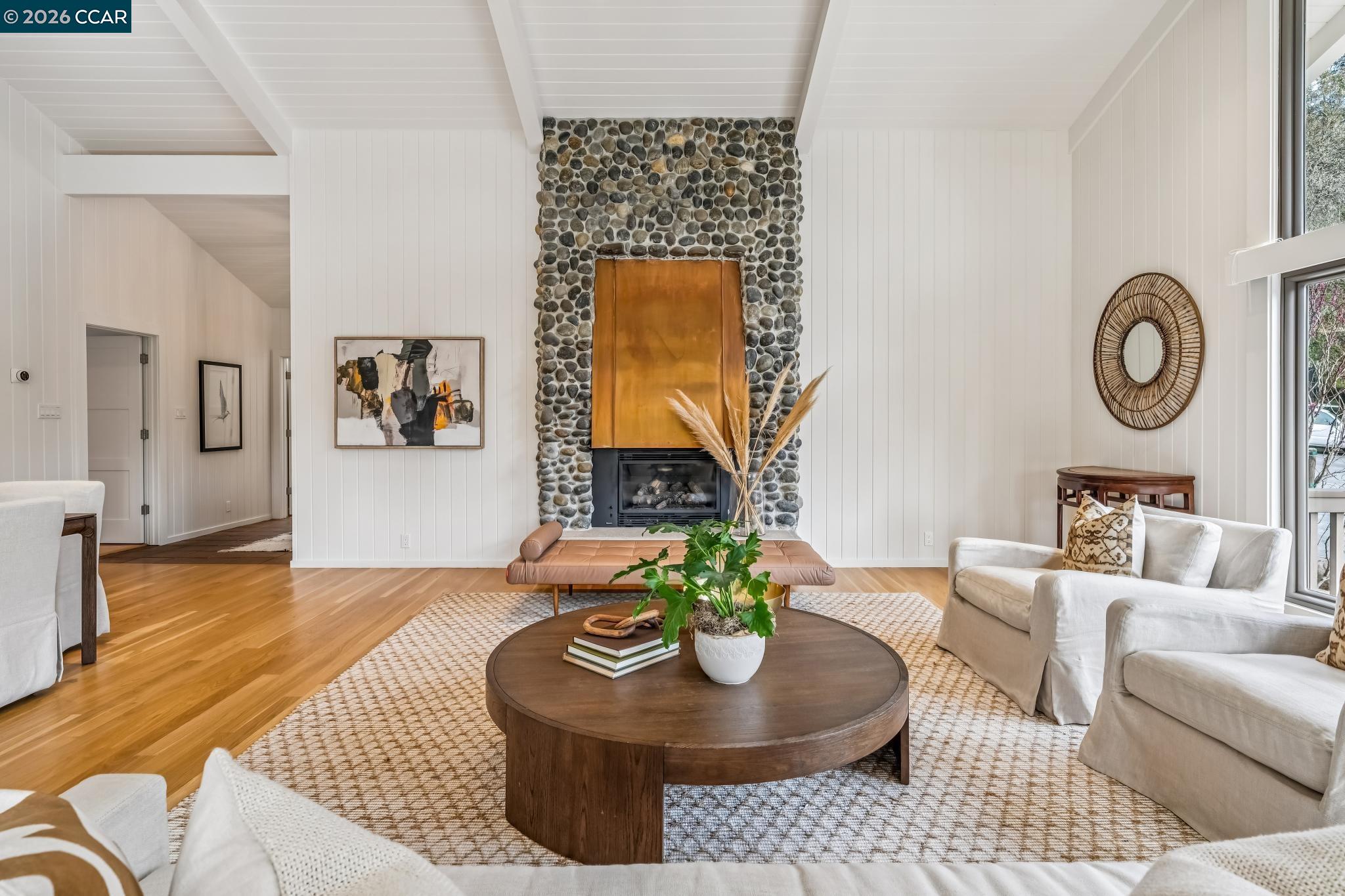 Detail Gallery Image 14 of 58 For 147 Amber Valley Dr, Orinda,  CA 94563 - 4 Beds | 4 Baths