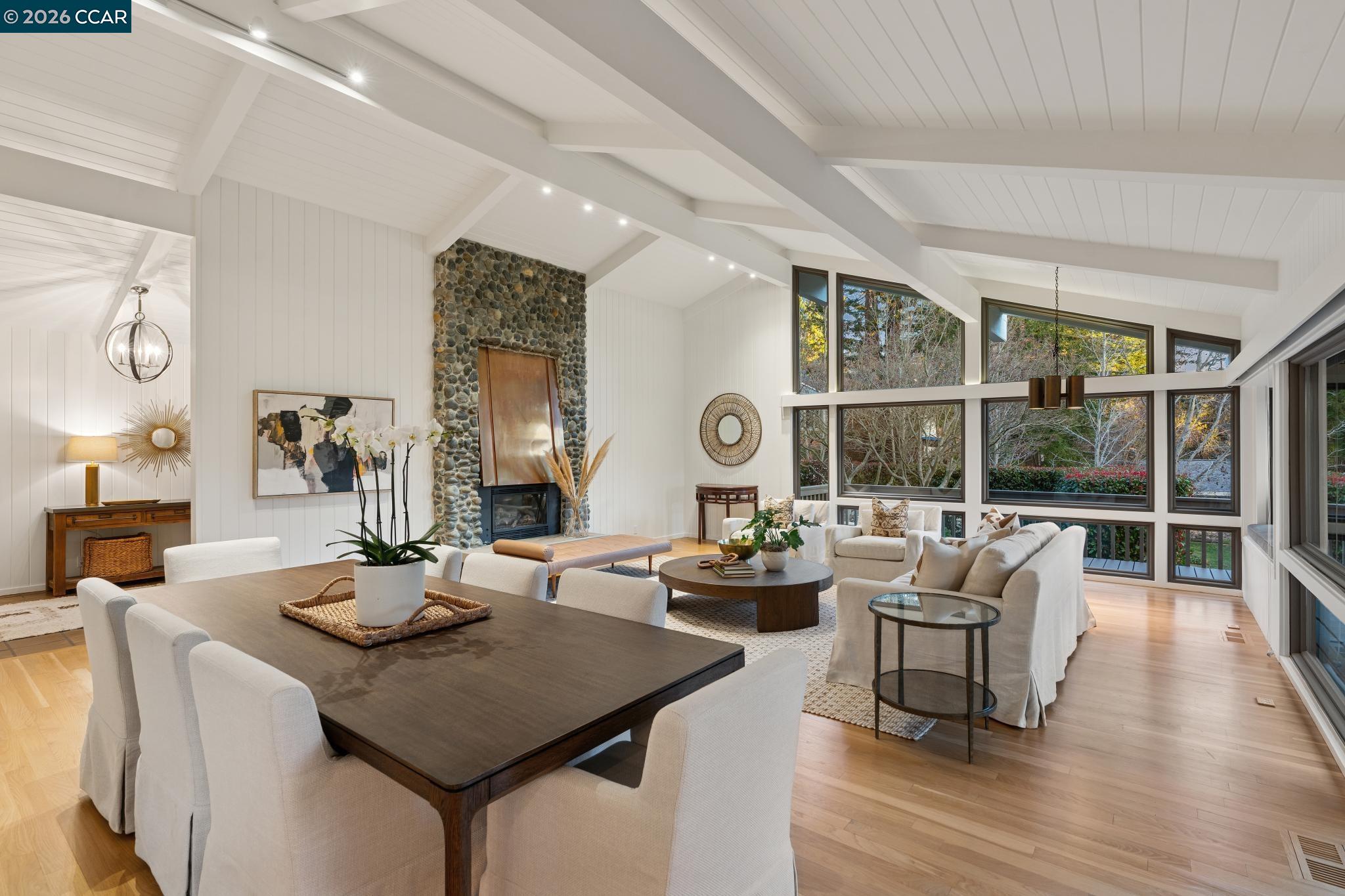 Detail Gallery Image 15 of 58 For 147 Amber Valley Dr, Orinda,  CA 94563 - 4 Beds | 4 Baths