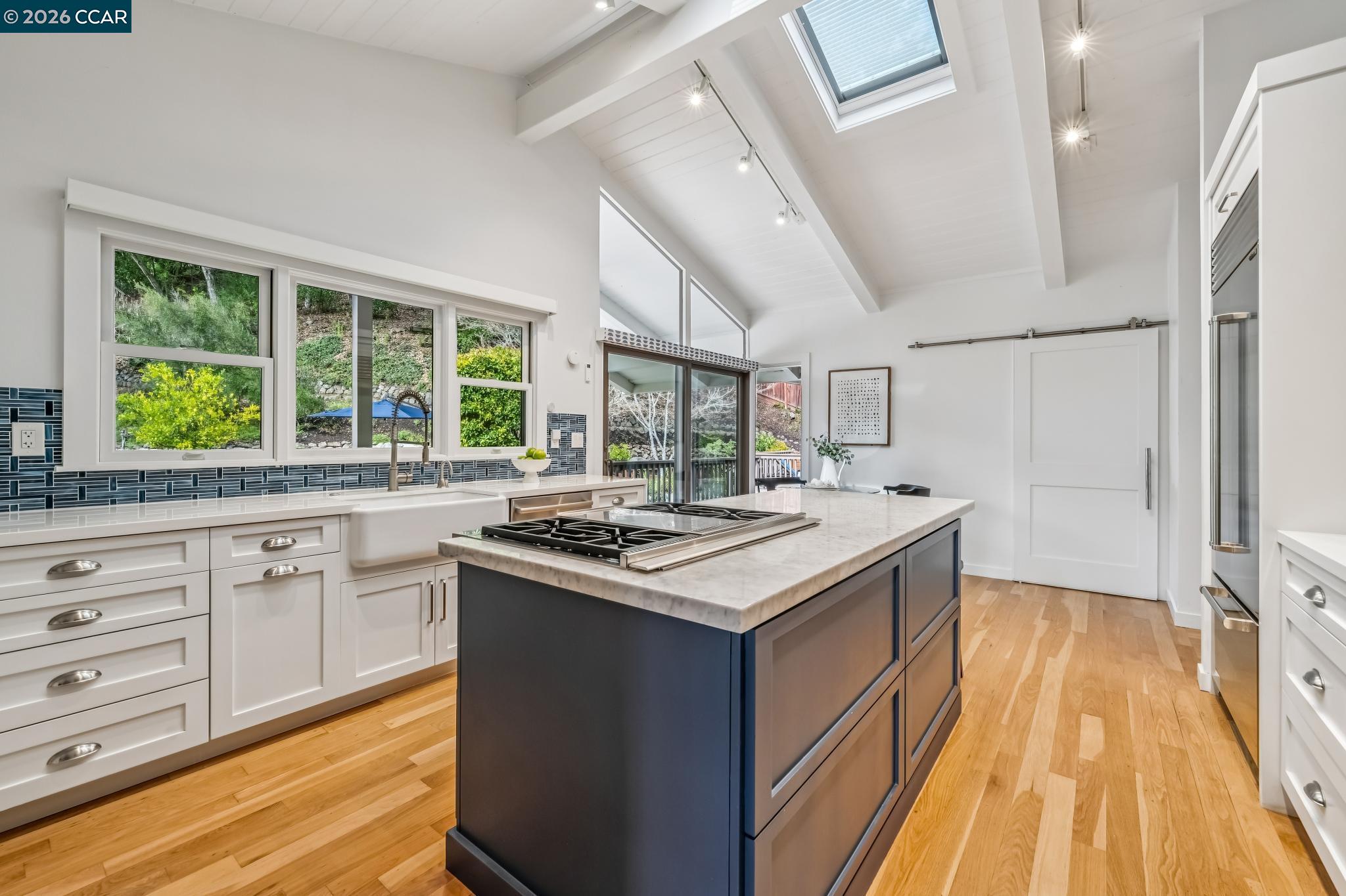 Detail Gallery Image 22 of 58 For 147 Amber Valley Dr, Orinda,  CA 94563 - 4 Beds | 4 Baths