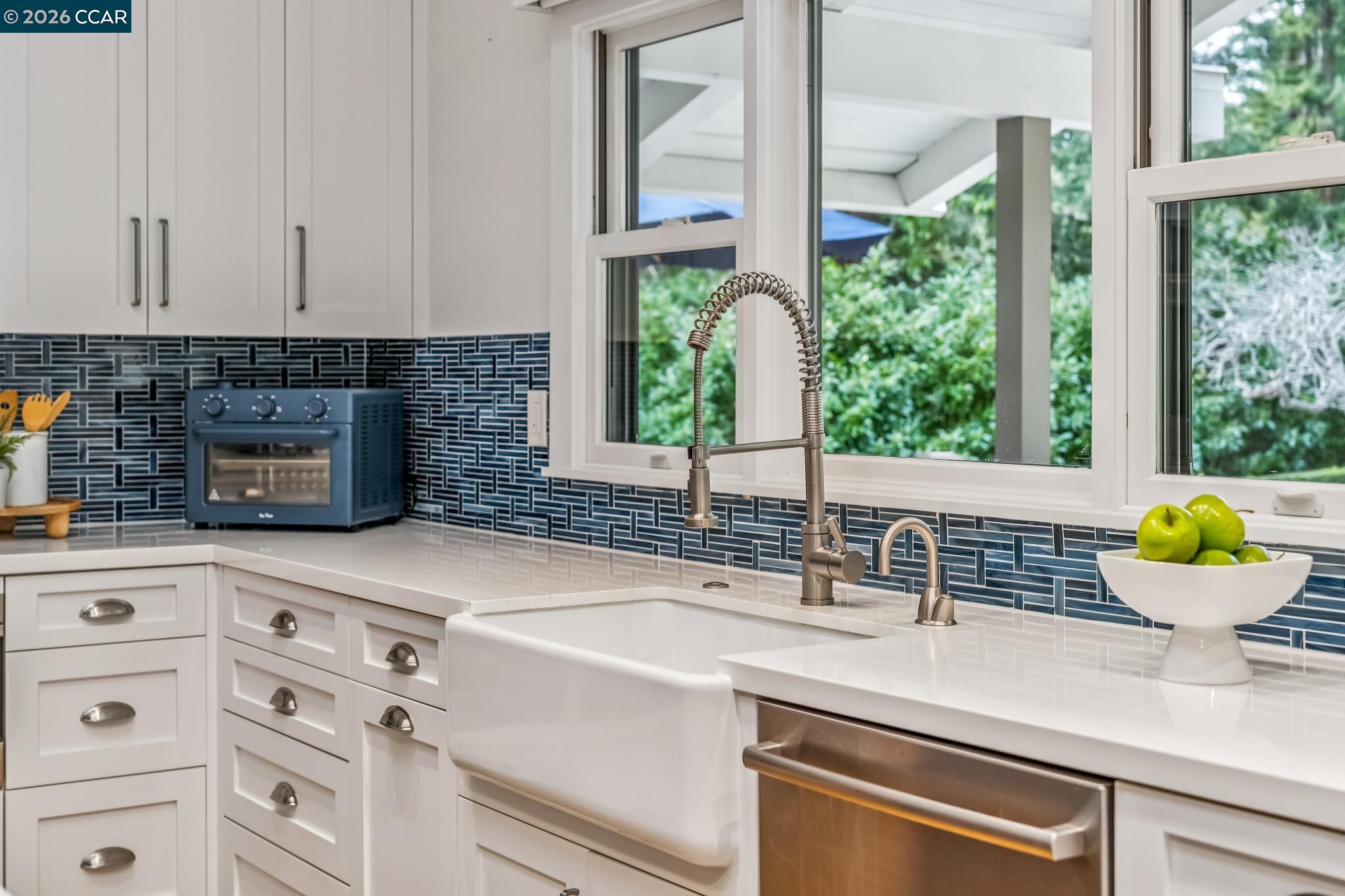 Detail Gallery Image 26 of 58 For 147 Amber Valley Dr, Orinda,  CA 94563 - 4 Beds | 4 Baths