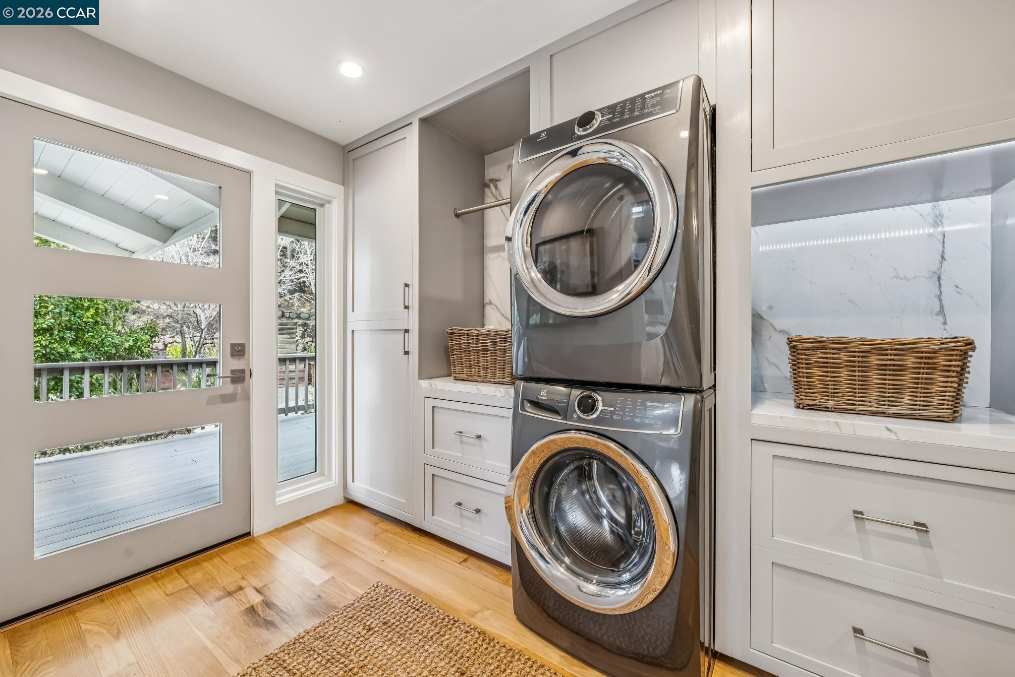 Detail Gallery Image 27 of 58 For 147 Amber Valley Dr, Orinda,  CA 94563 - 4 Beds | 4 Baths