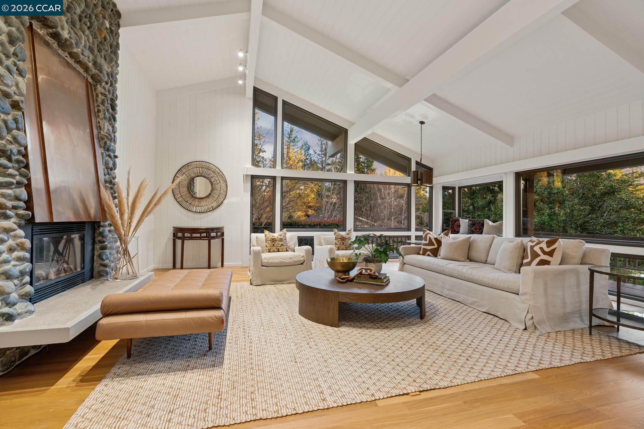 Detail Gallery Image 5 of 58 For 147 Amber Valley Dr, Orinda,  CA 94563 - 4 Beds | 4 Baths