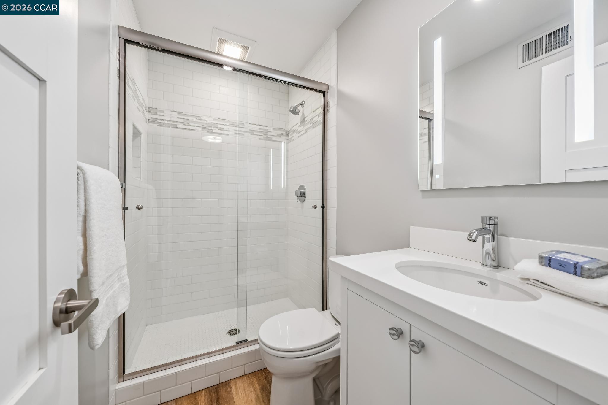 Detail Gallery Image 46 of 58 For 147 Amber Valley Dr, Orinda,  CA 94563 - 4 Beds | 4 Baths