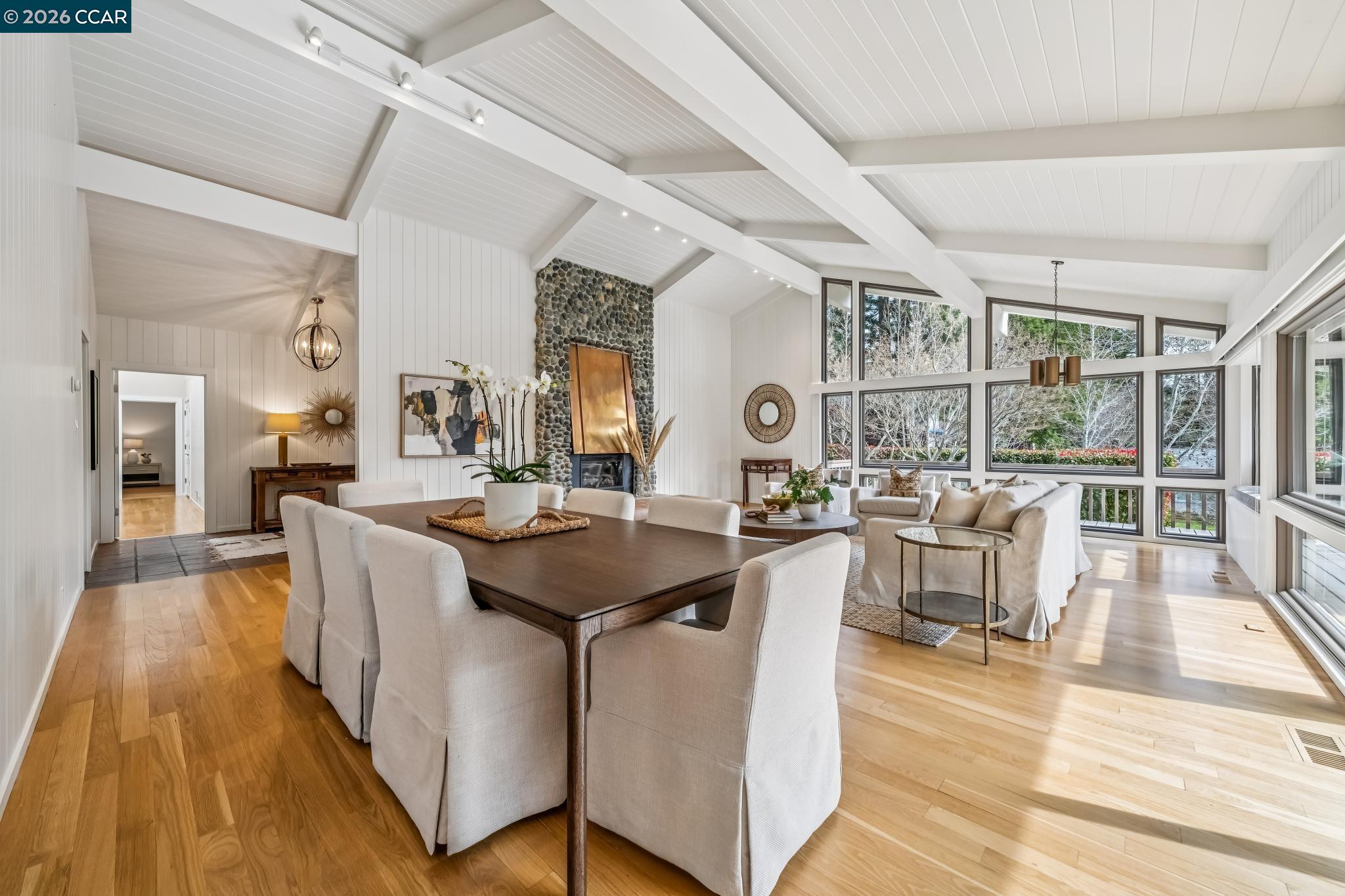 Detail Gallery Image 9 of 58 For 147 Amber Valley Dr, Orinda,  CA 94563 - 4 Beds | 4 Baths