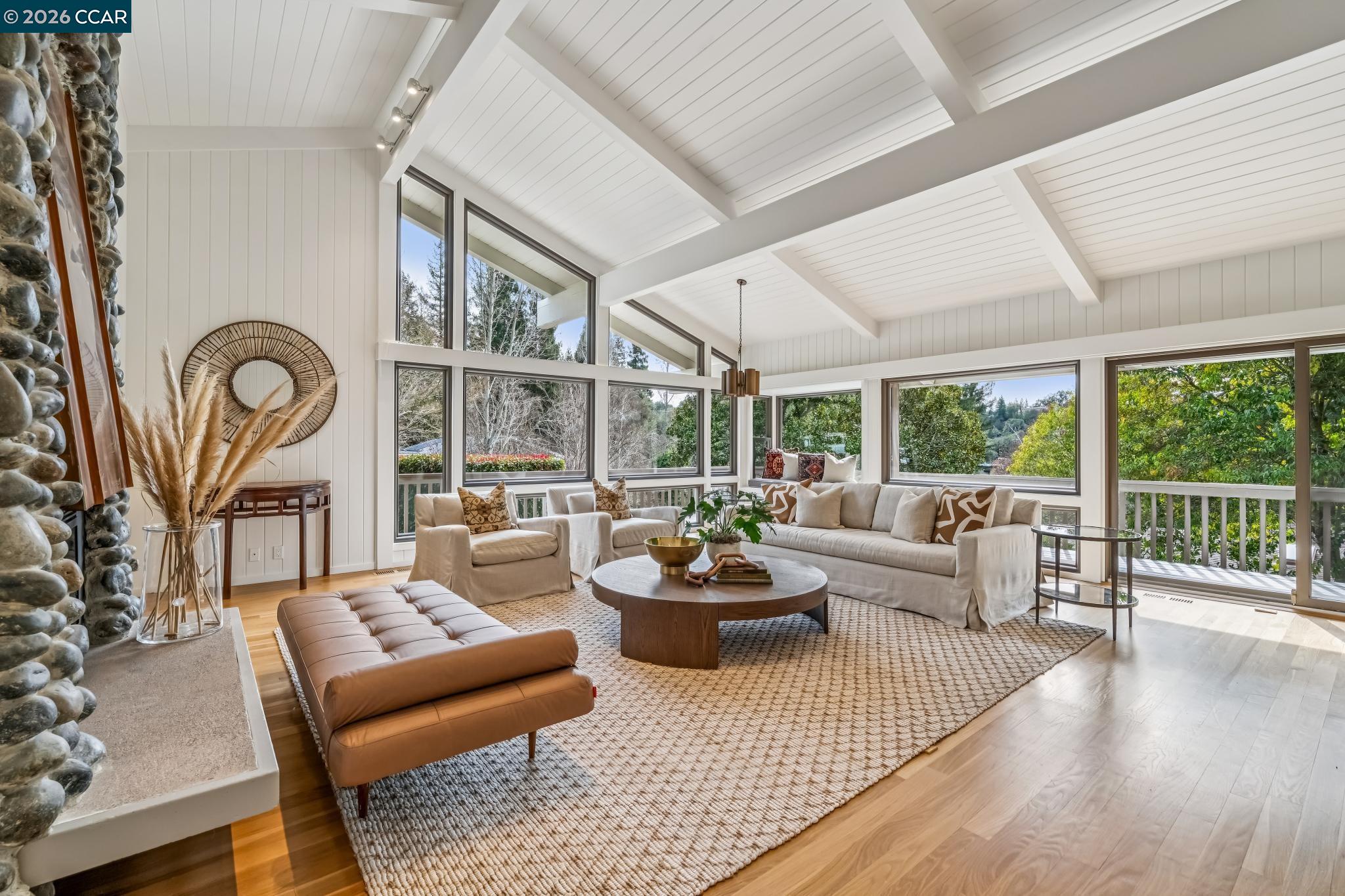 Detail Gallery Image 10 of 58 For 147 Amber Valley Dr, Orinda,  CA 94563 - 4 Beds | 4 Baths