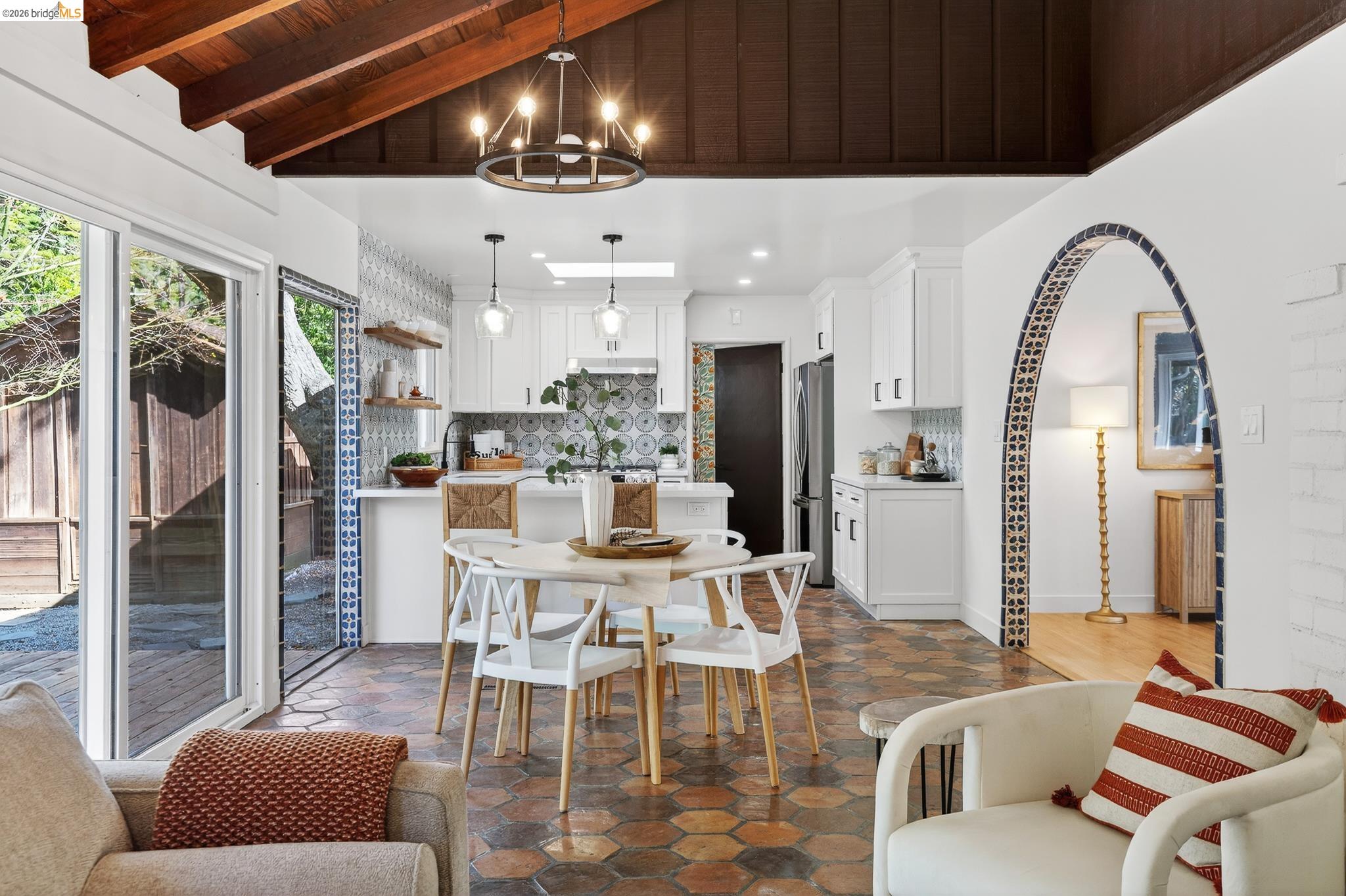 Detail Gallery Image 14 of 59 For 5914 Thornhill Drive, Oakland,  CA 94611 - 3 Beds | 2 Baths