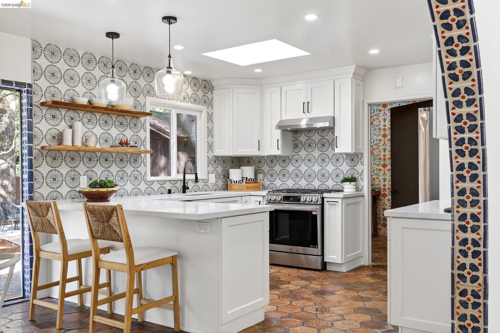 Detail Gallery Image 20 of 59 For 5914 Thornhill Drive, Oakland,  CA 94611 - 3 Beds | 2 Baths