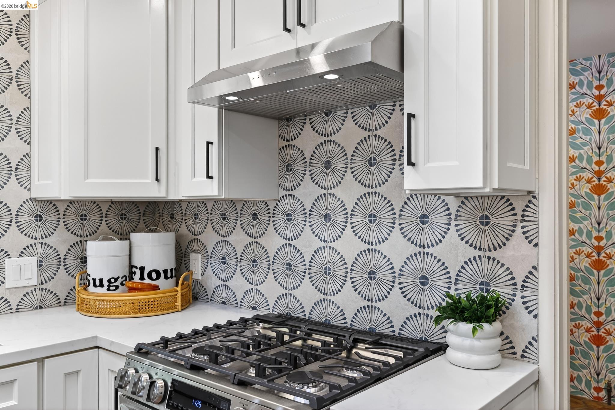 Detail Gallery Image 21 of 59 For 5914 Thornhill Drive, Oakland,  CA 94611 - 3 Beds | 2 Baths