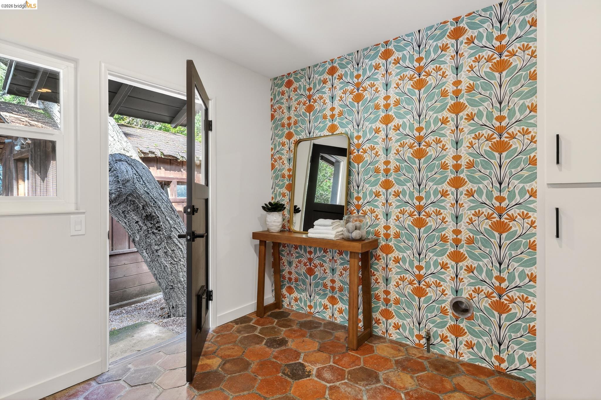 Detail Gallery Image 23 of 59 For 5914 Thornhill Drive, Oakland,  CA 94611 - 3 Beds | 2 Baths